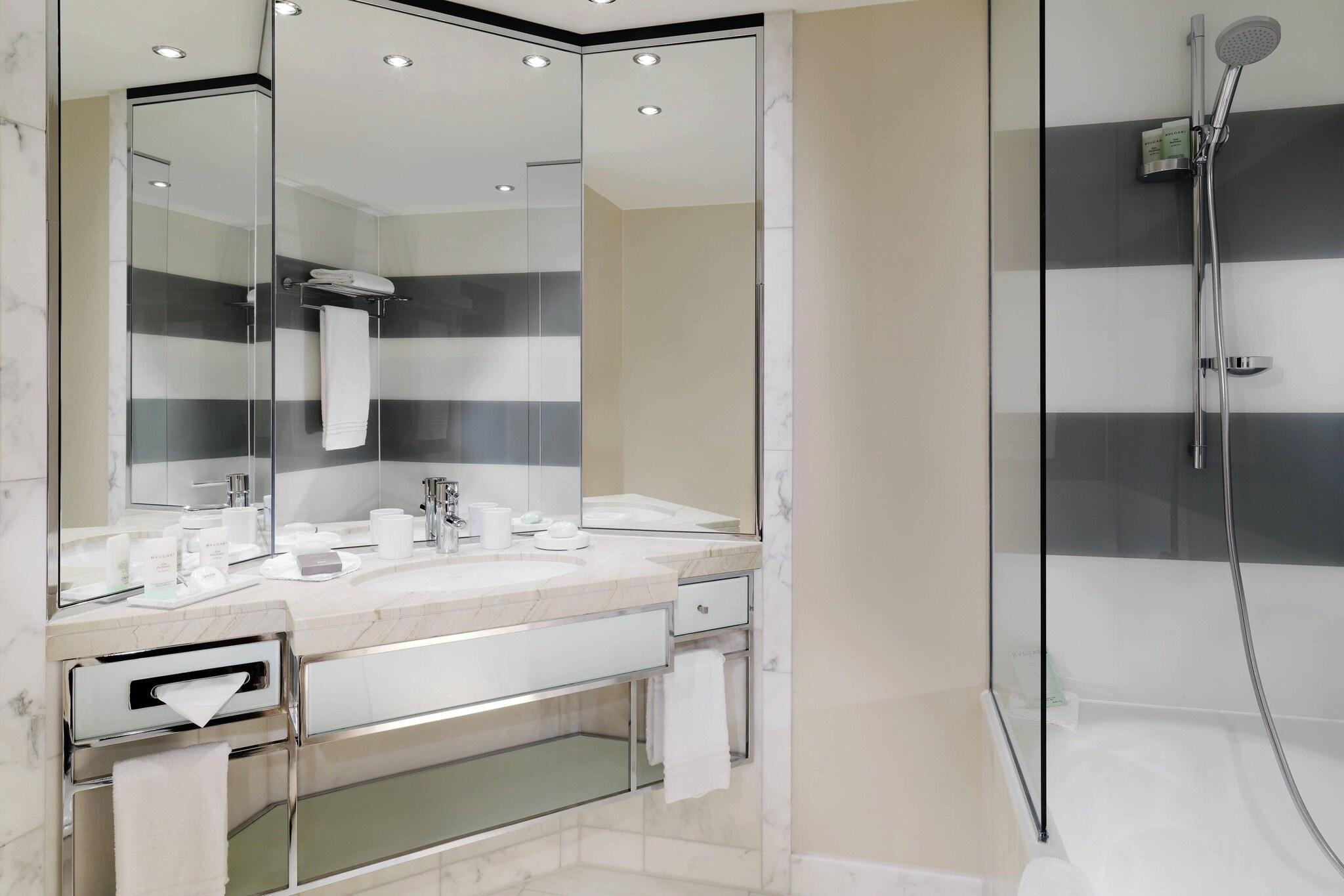 Double Deluxe King Bed