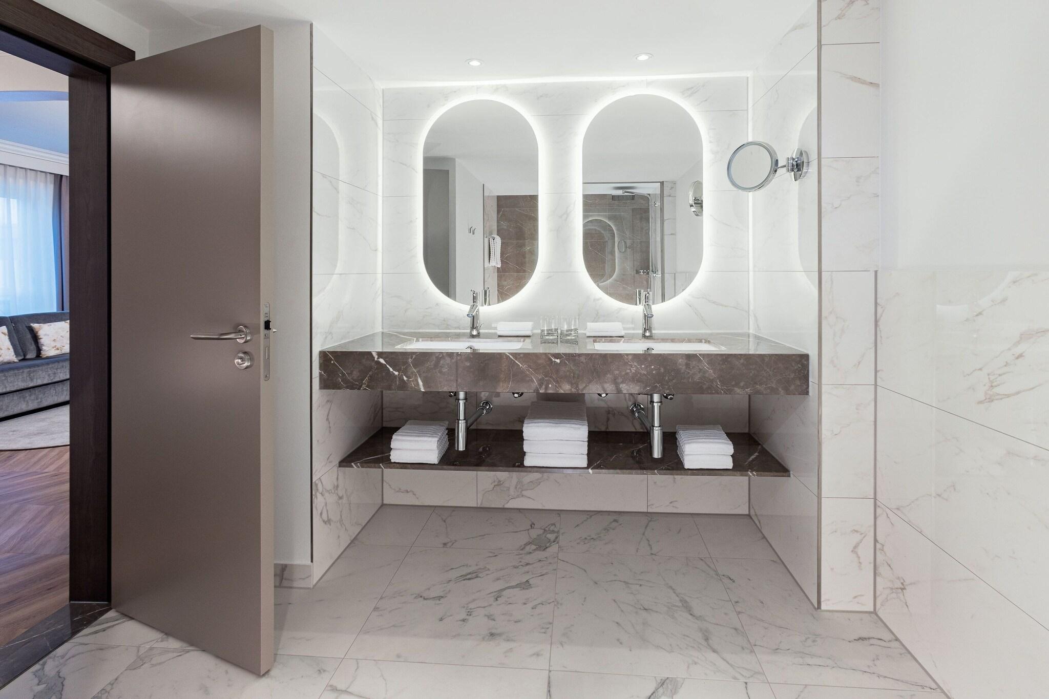 Suite Grand with Views