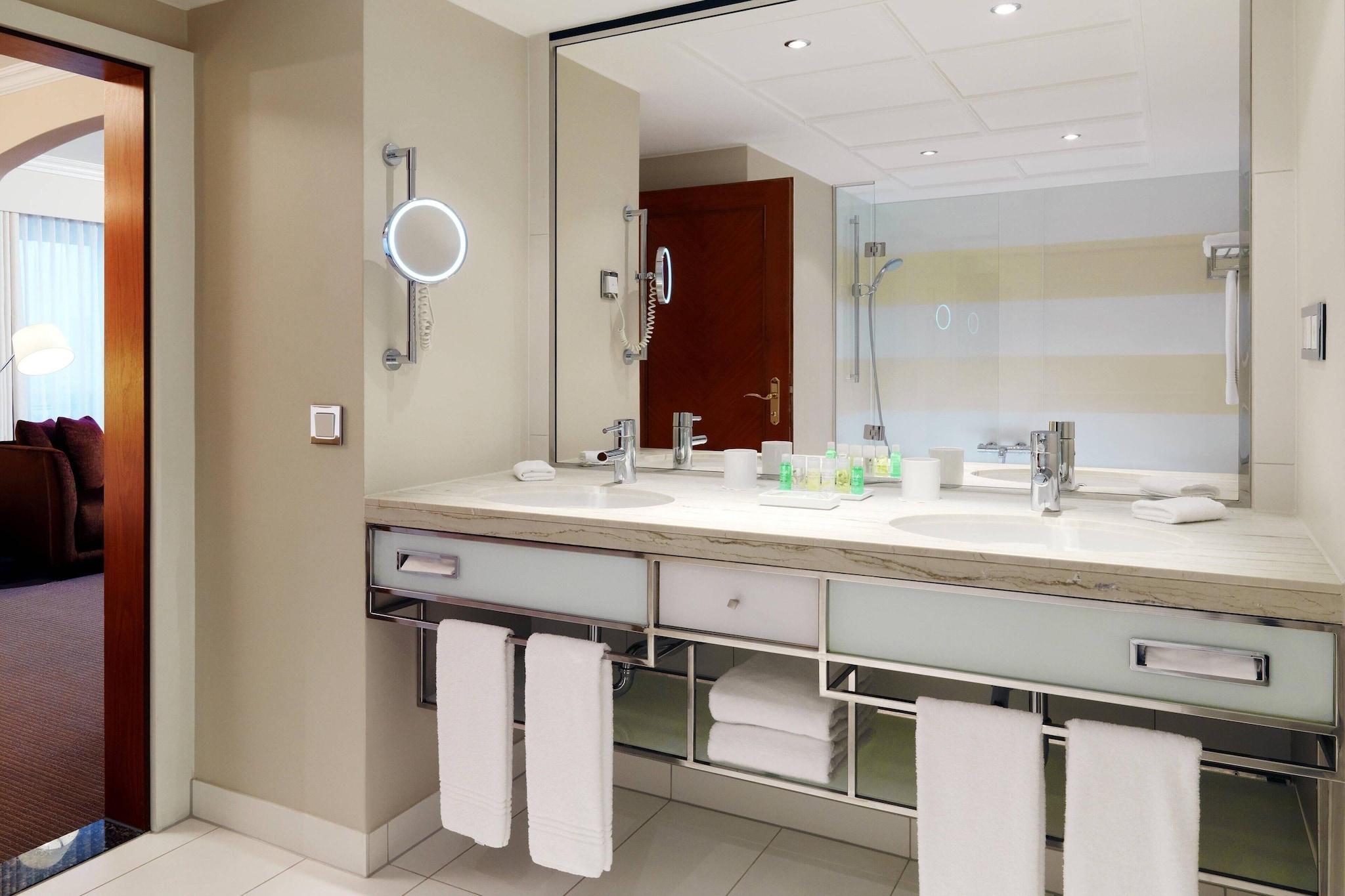 Junior Suite King Bed Non Smoking