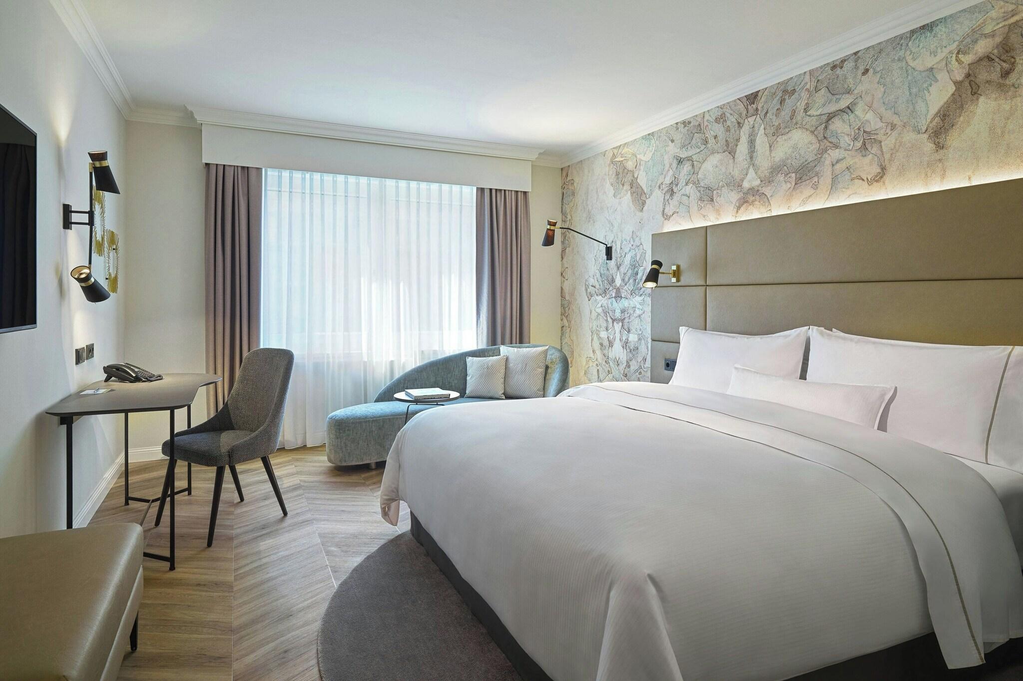 Double Deluxe King Bed