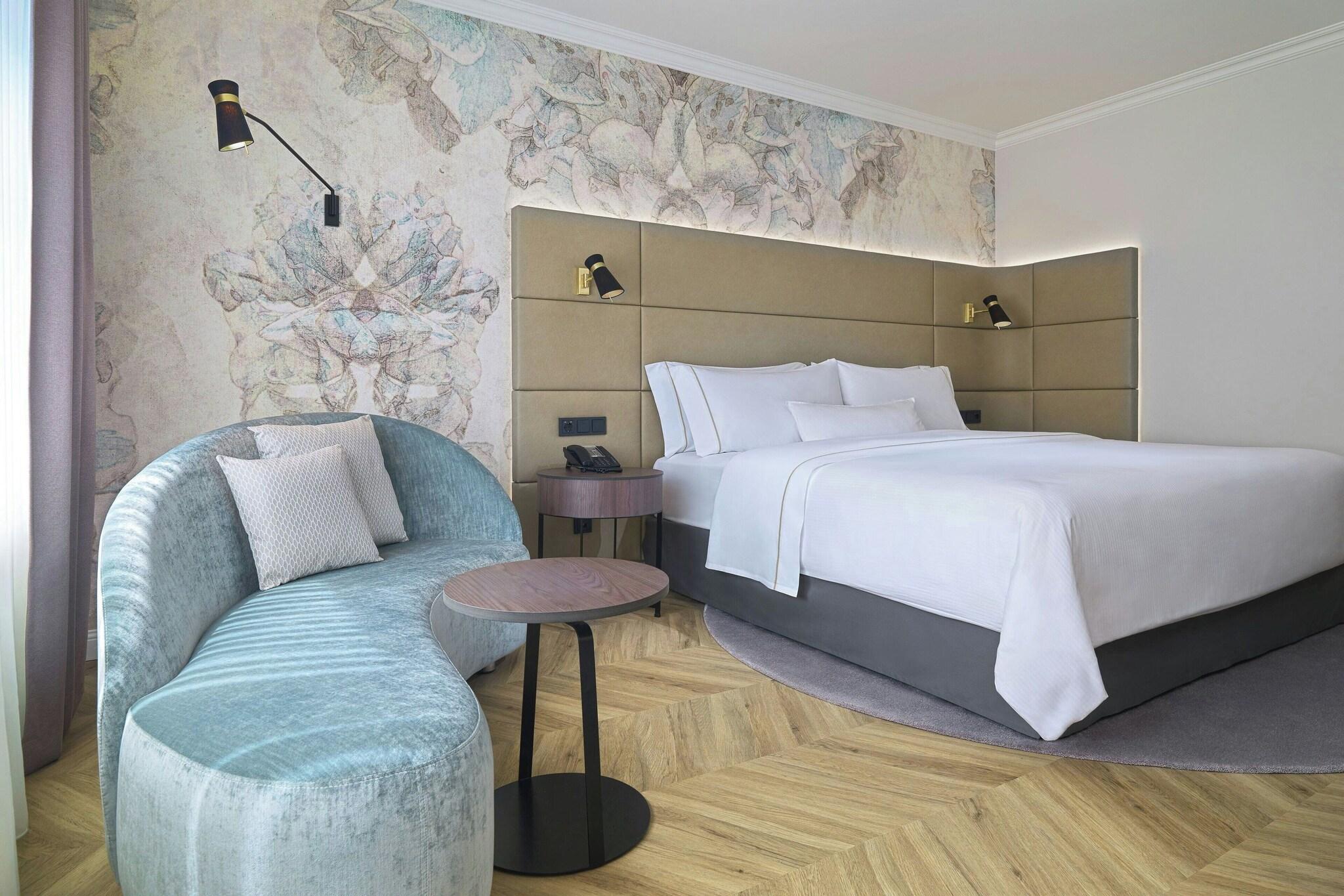 Double Deluxe King Bed