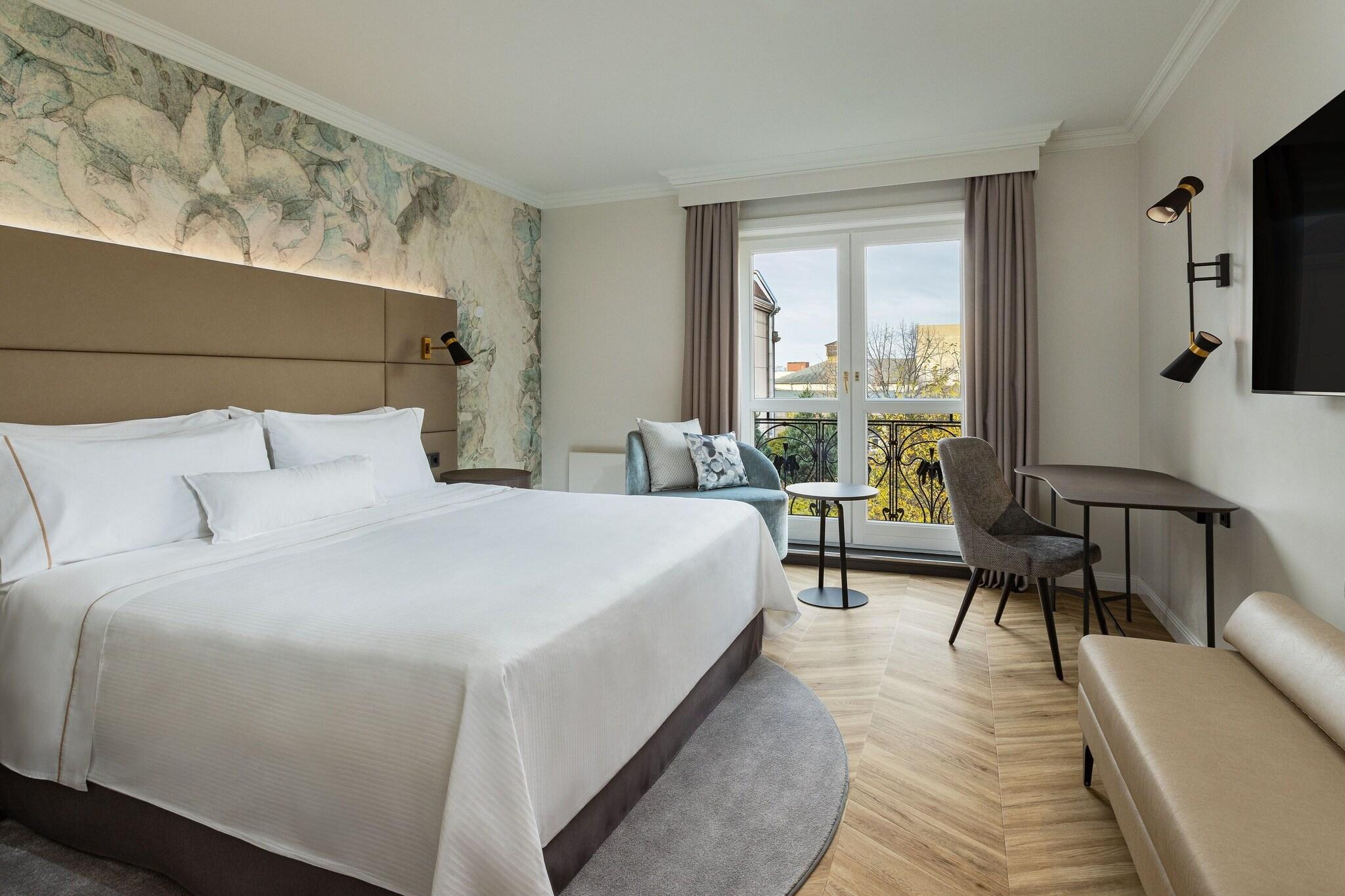 Double City View King Bed