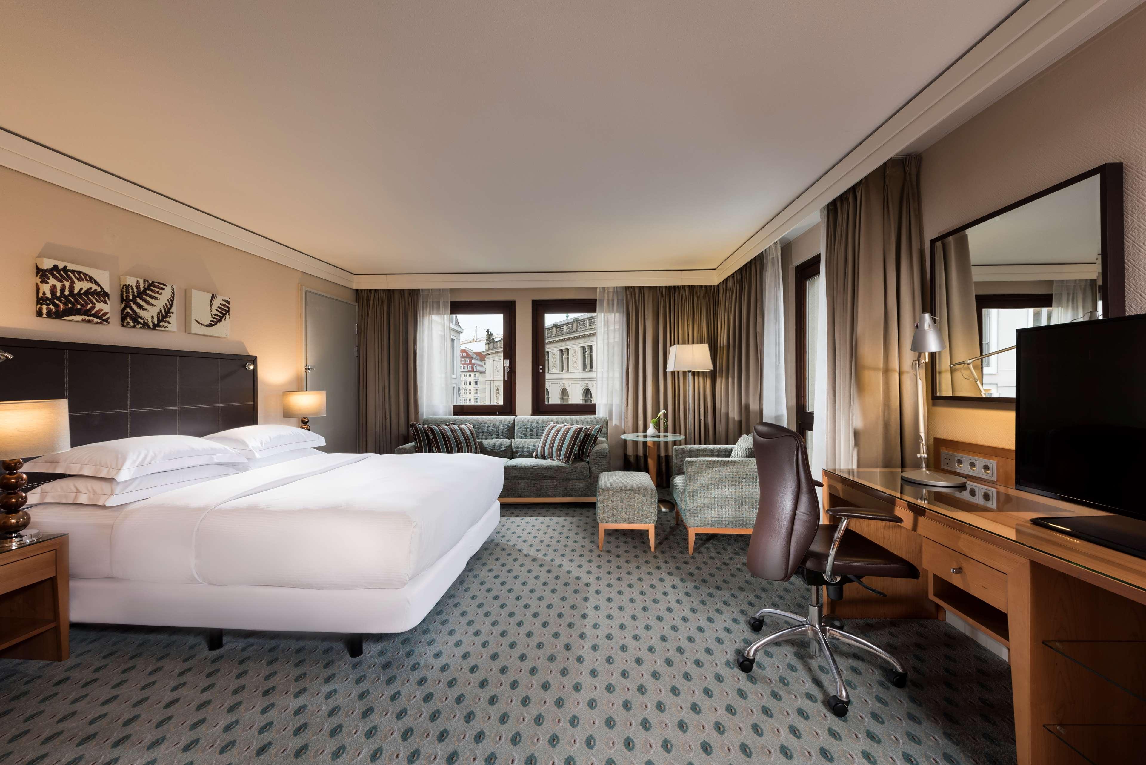 Double Executive Queen Bed