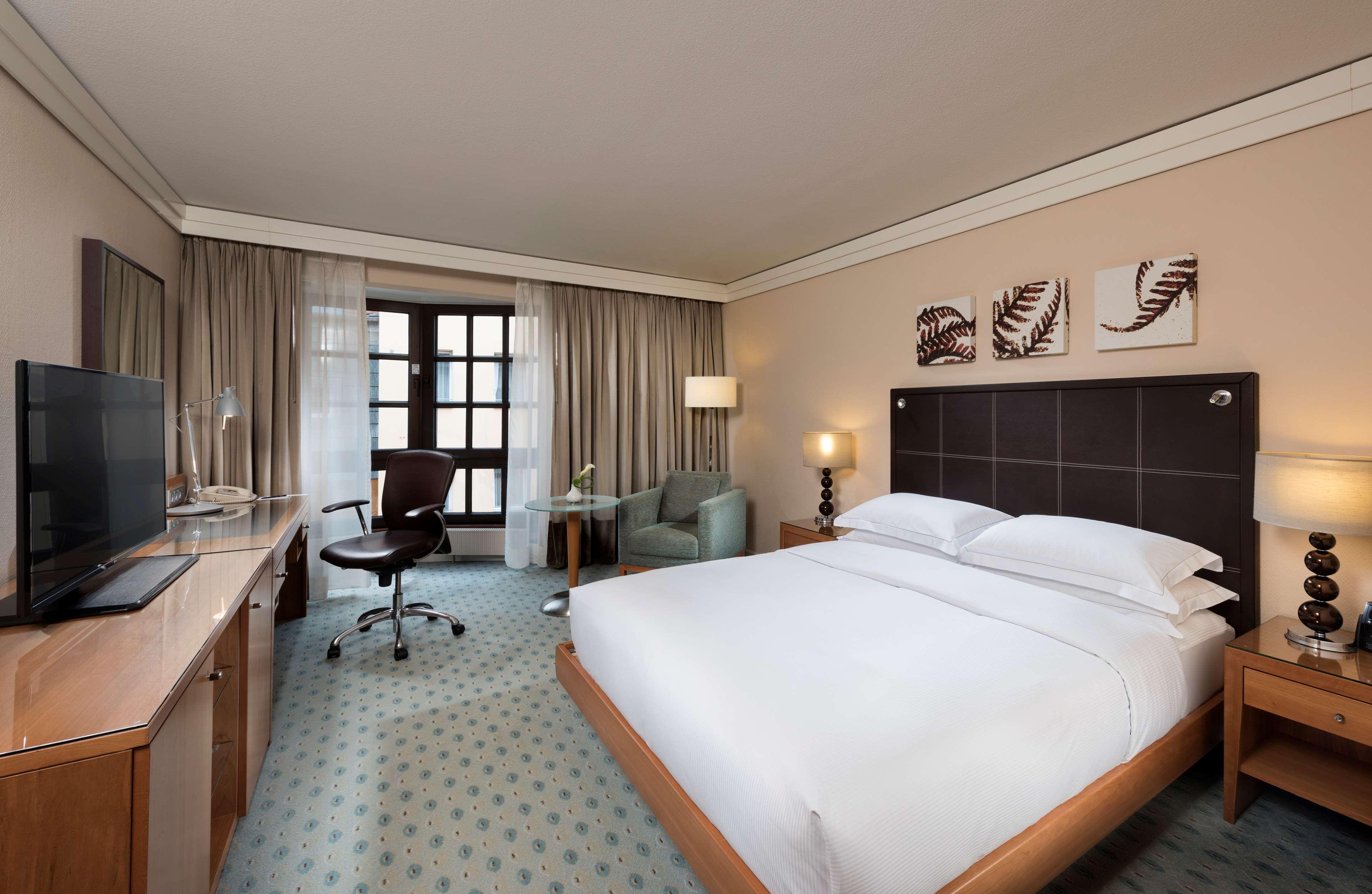 Double Guest Room Queen Bed