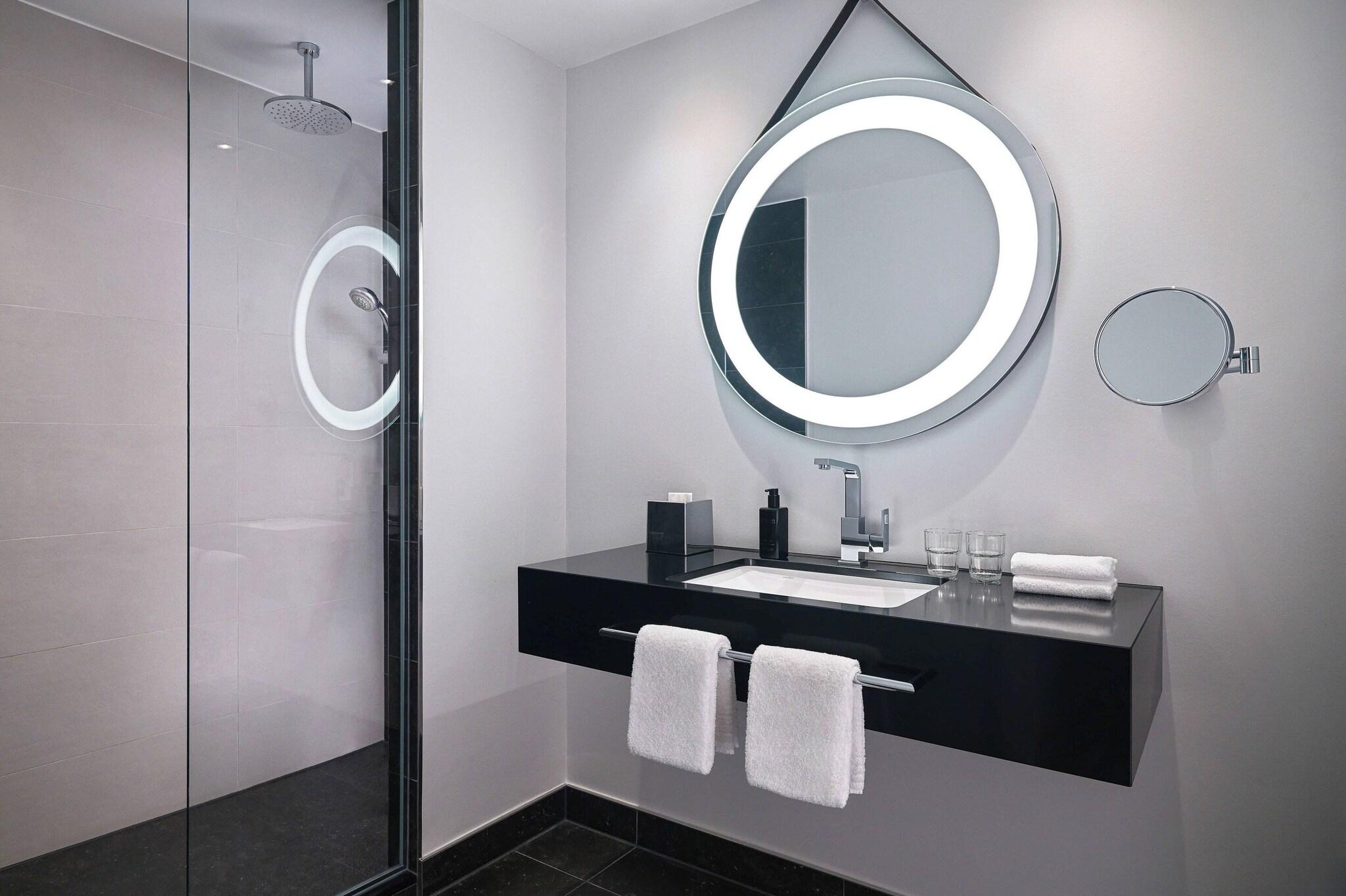 Double Classic Queen Bed