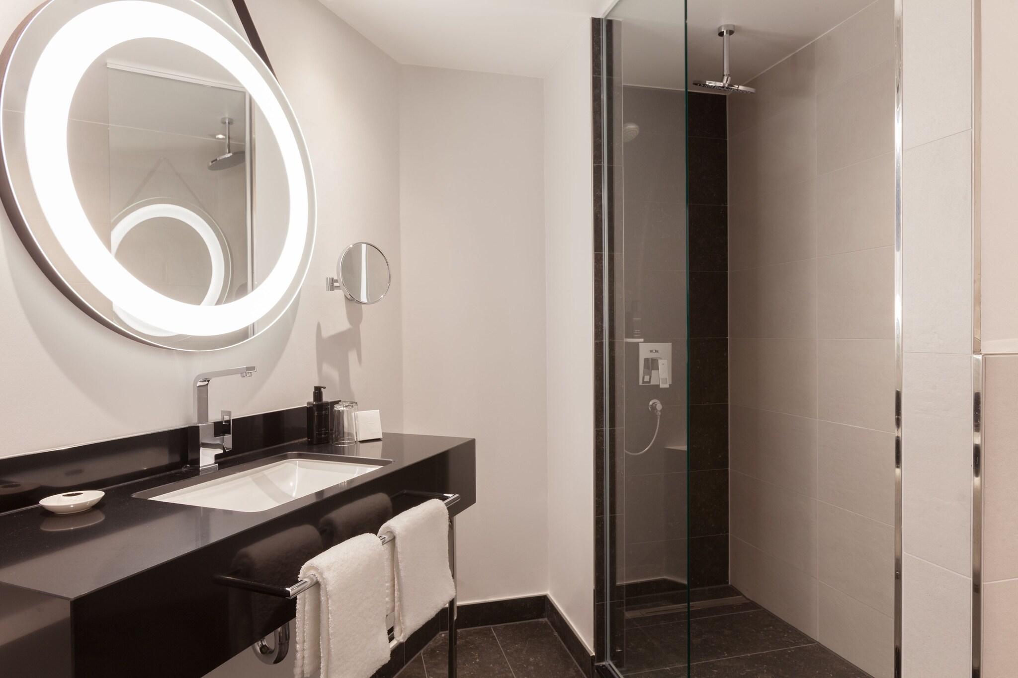 Double Deluxe King Bed