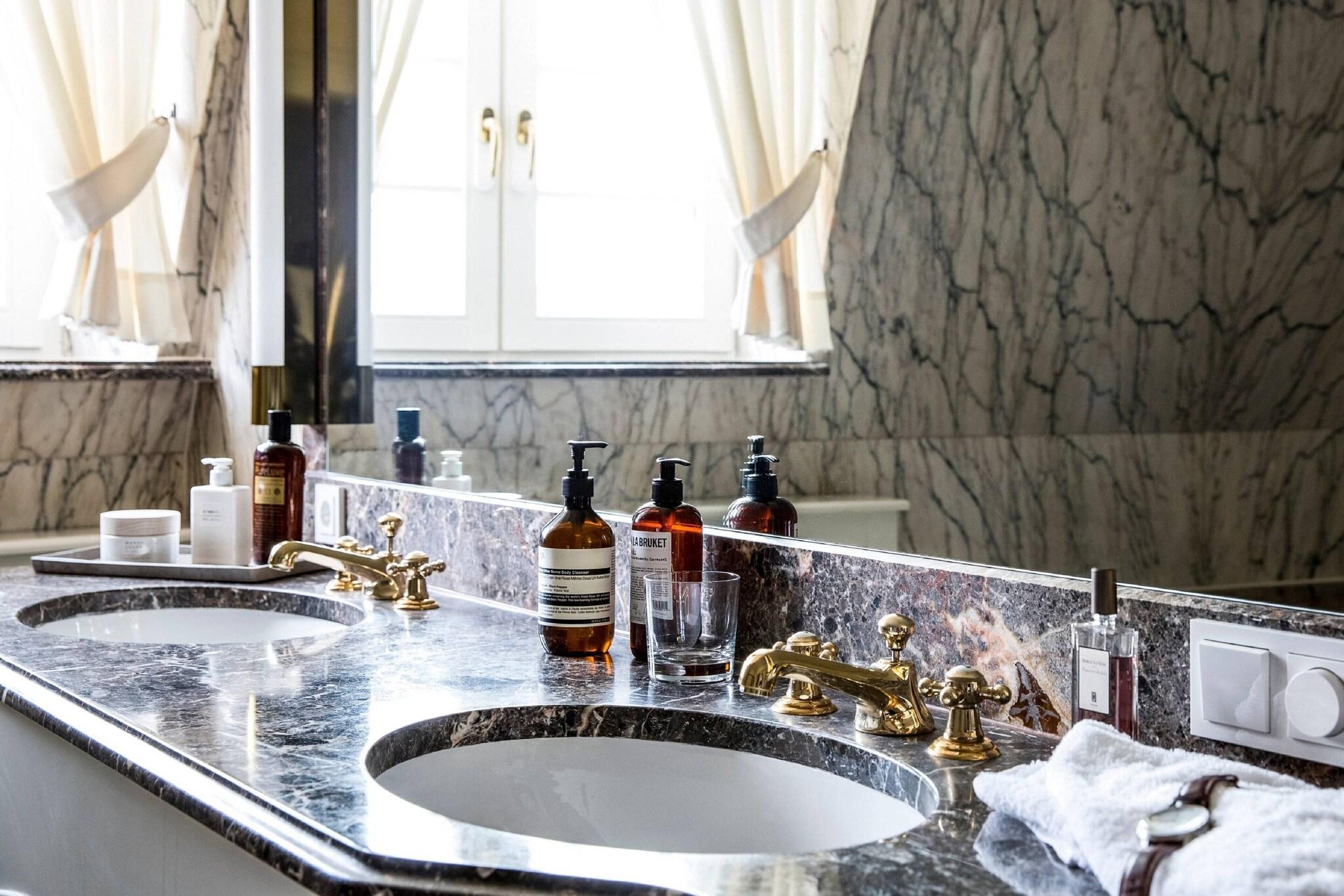 Junior Suite King Bed One Bedroom 