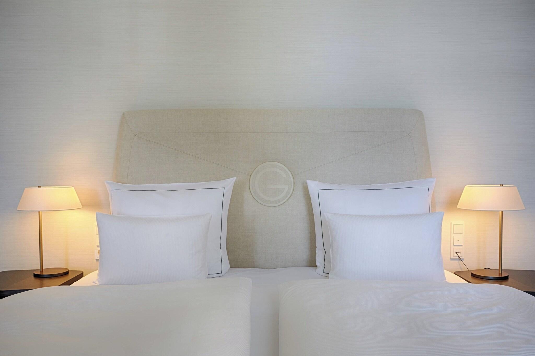 Double Classic Queen Bed