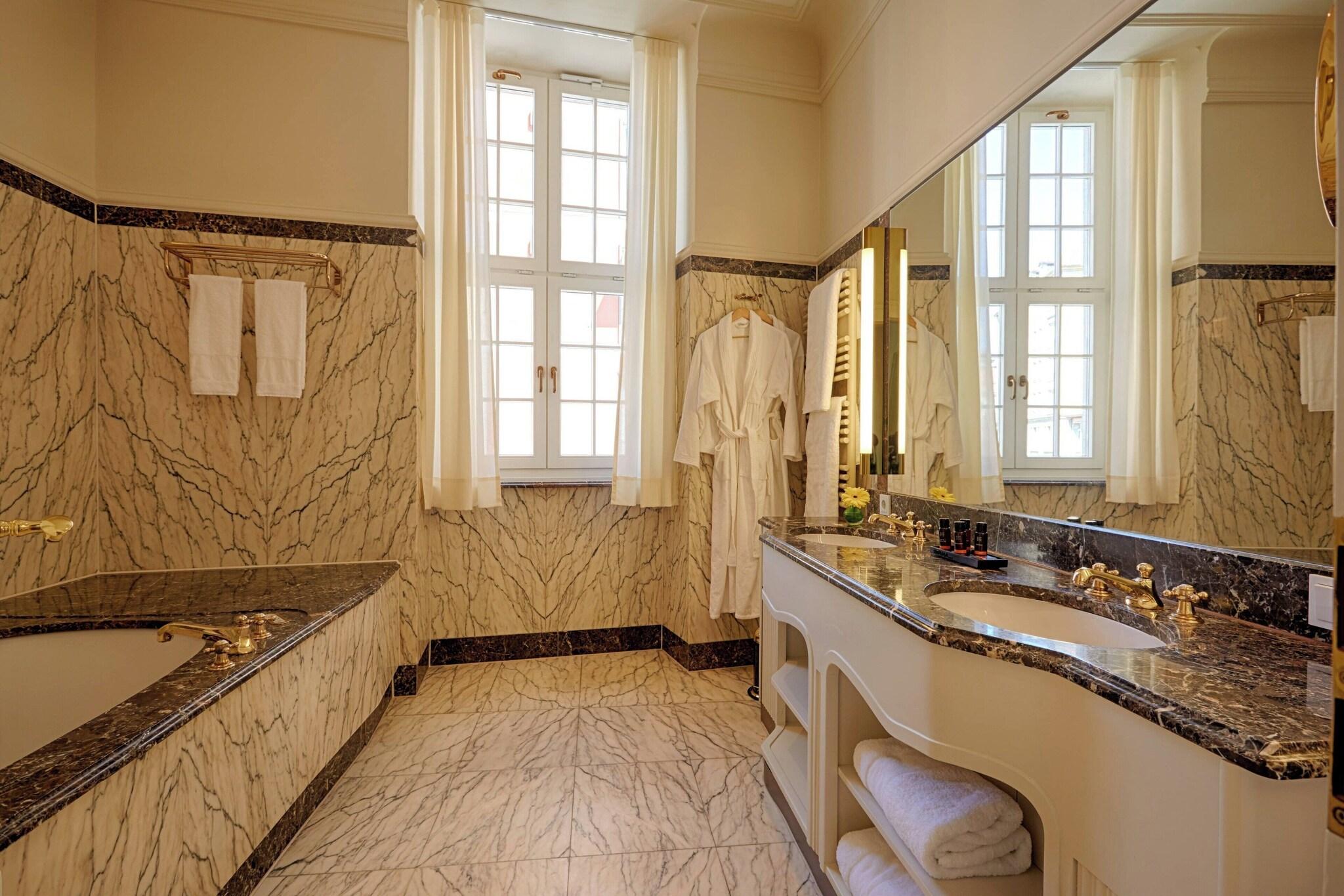 Double Superior Queen Bed