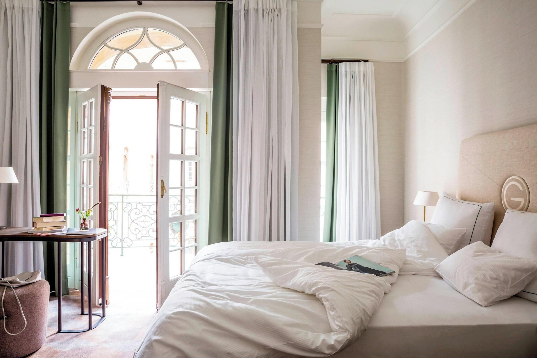 Double Queen Size Bed