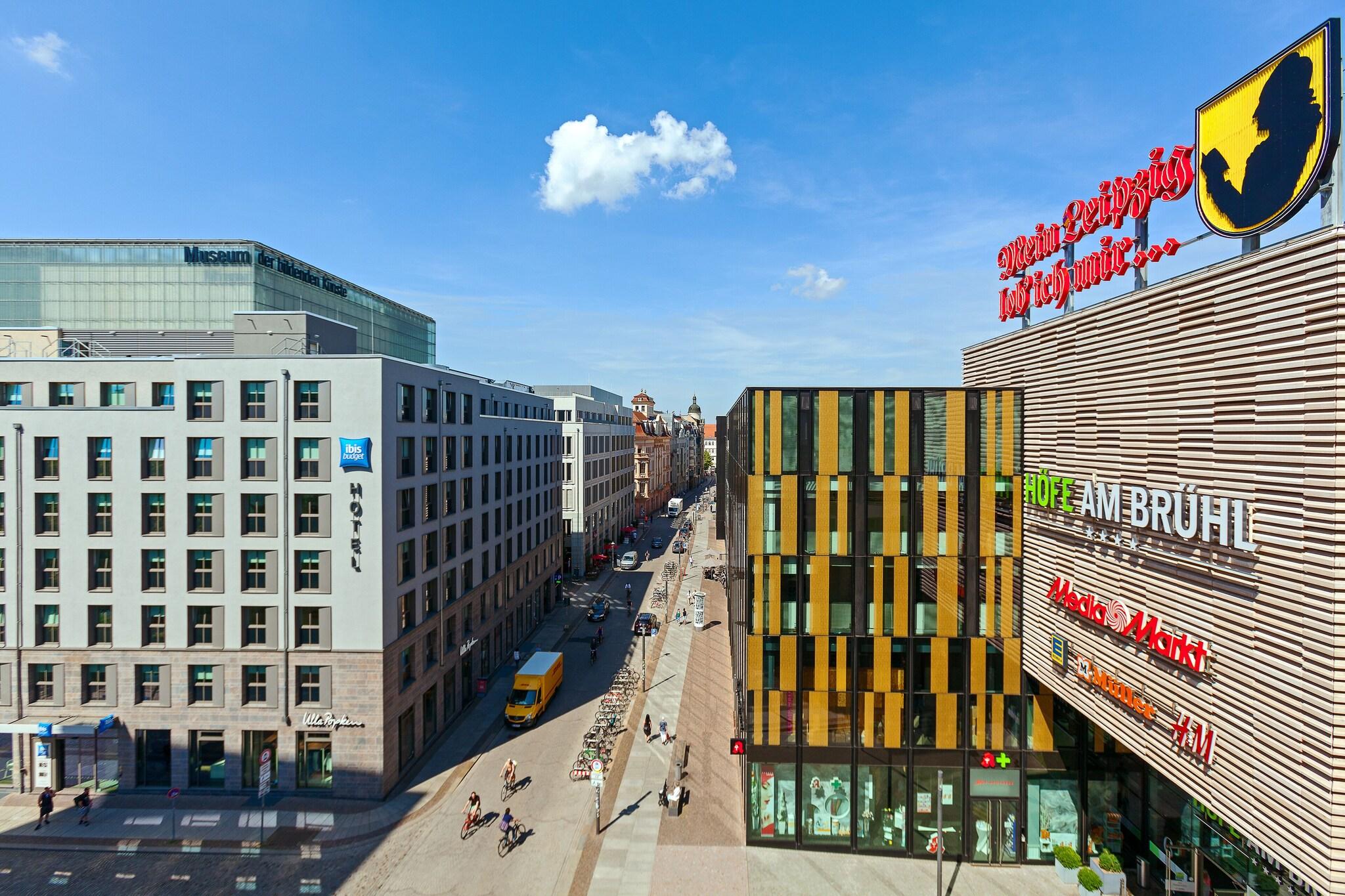 Studio City View King Bed