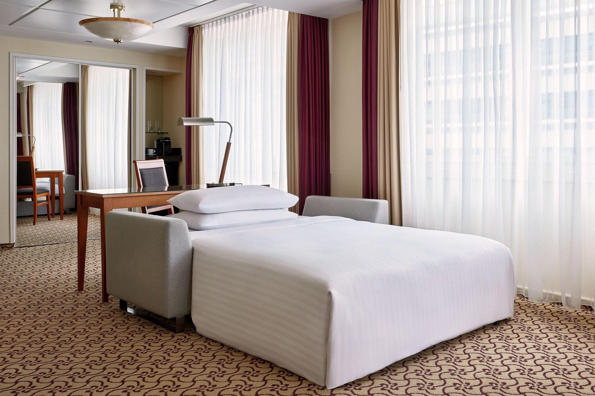 Studio City View King Bed