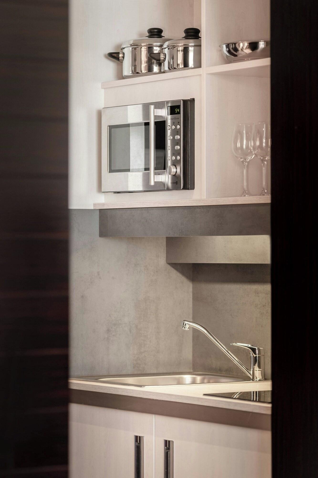 Studio King Size Bed