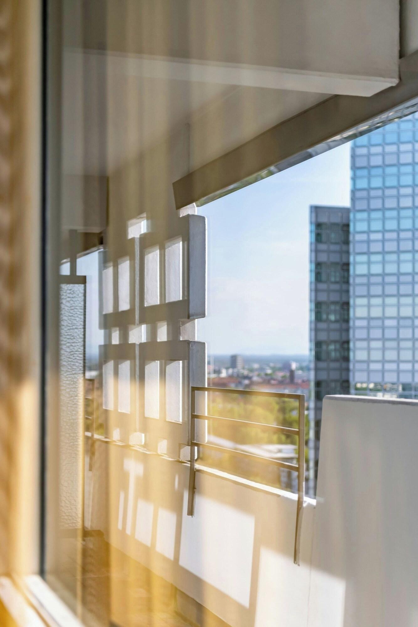 Studio King Size Bed