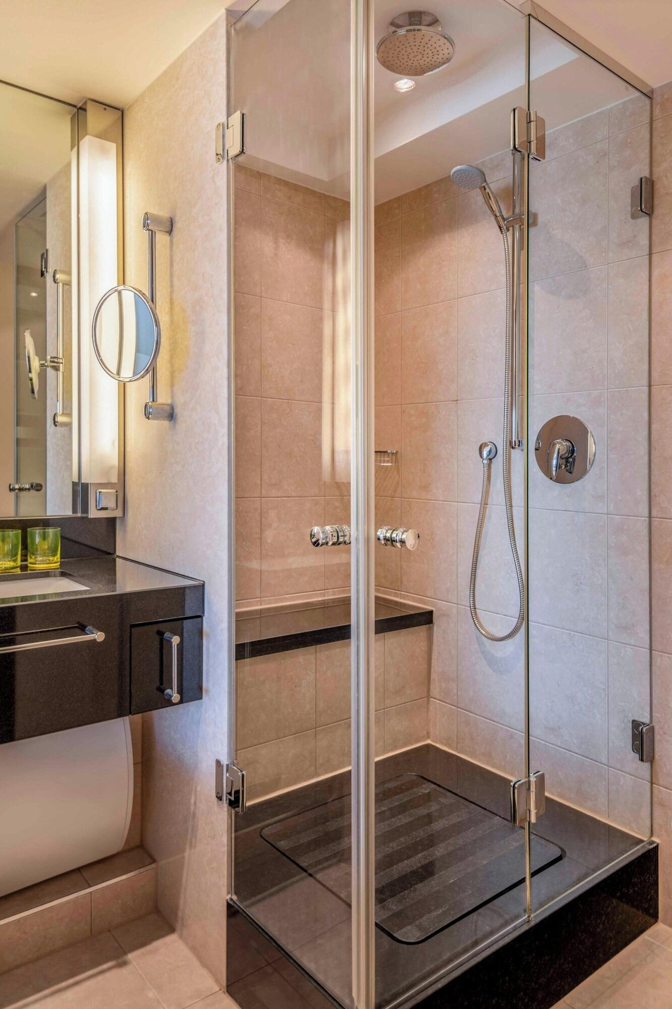 Double Superior Queen Bed