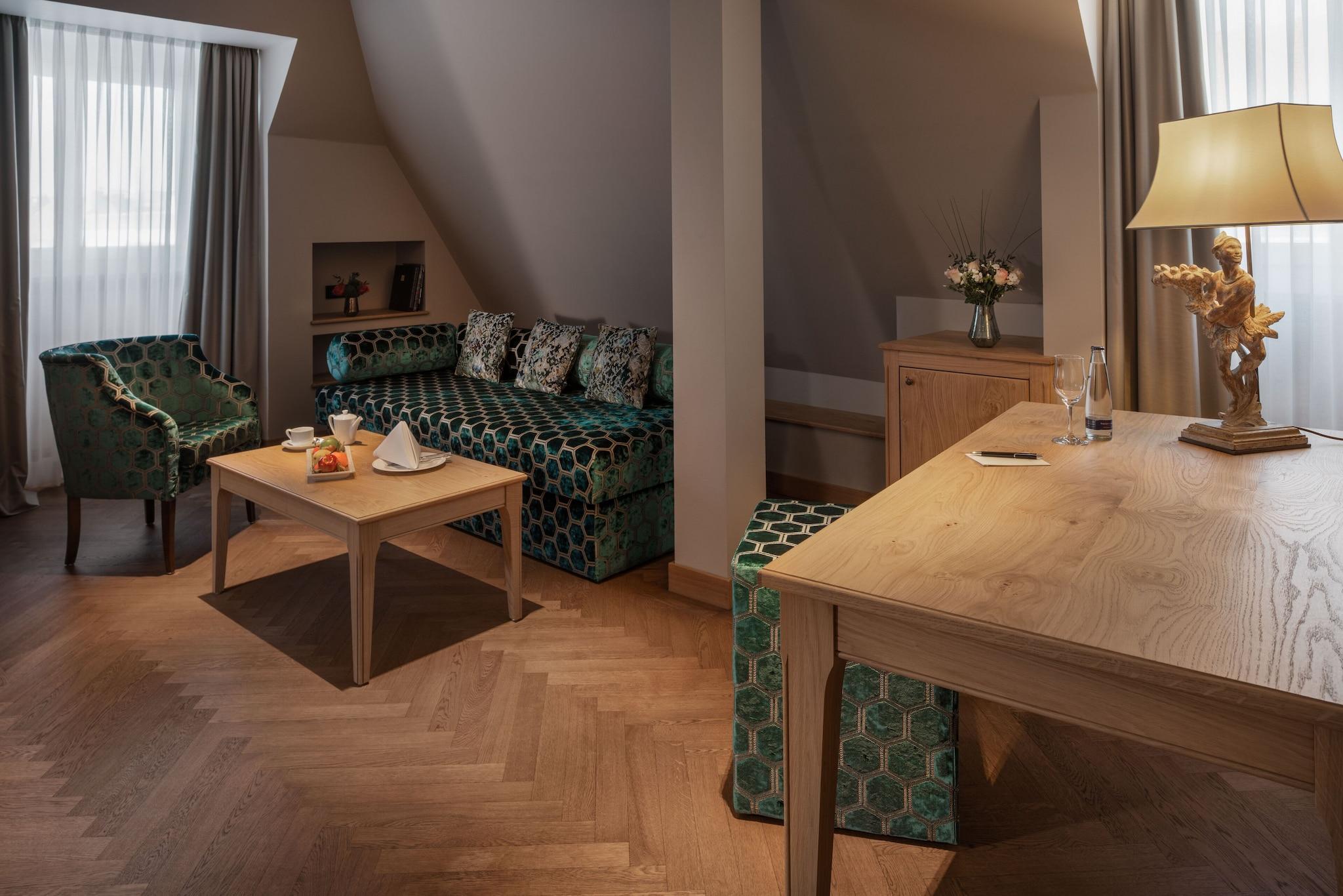 Junior Suite King Bed One Bedroom 