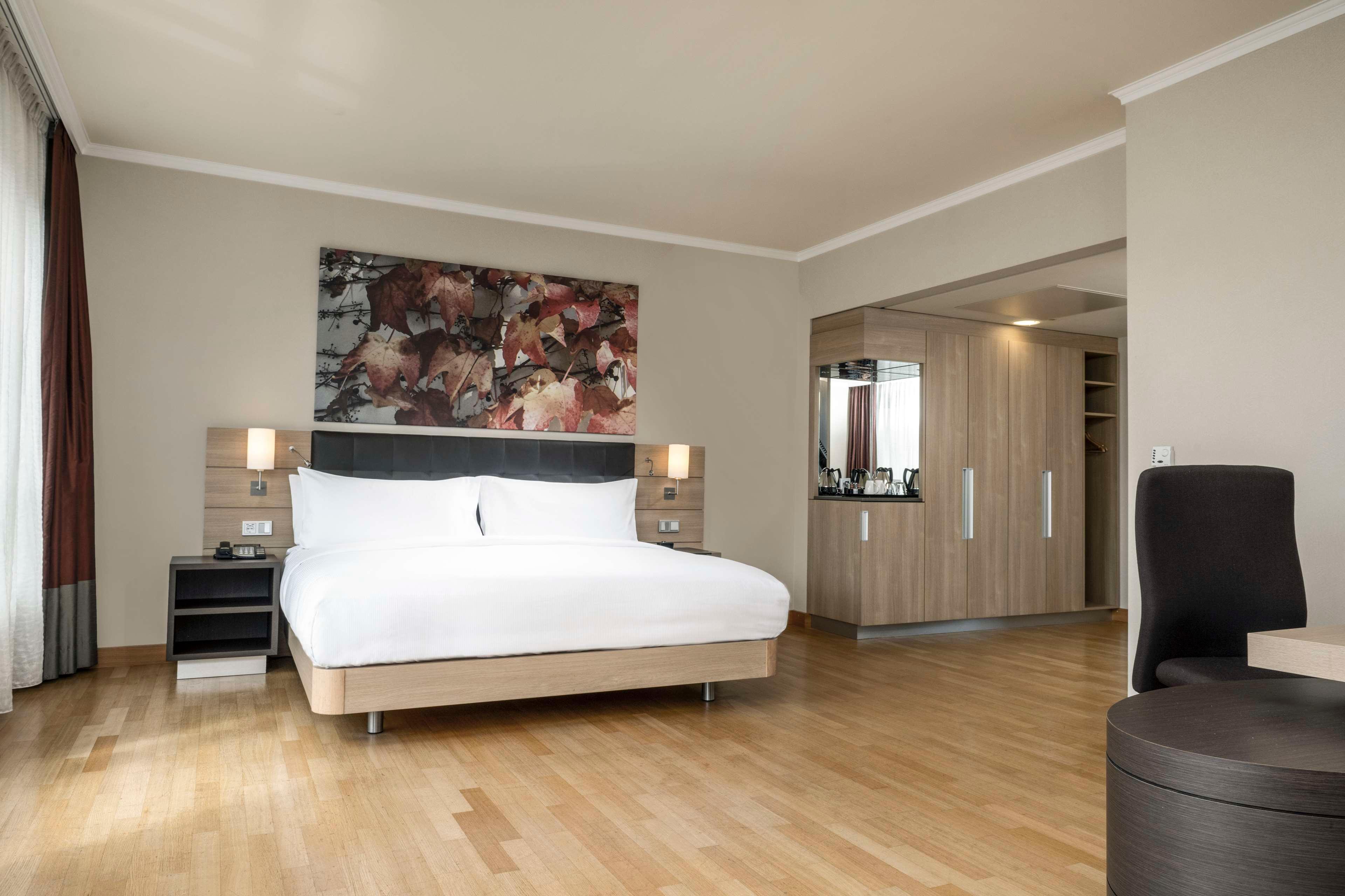 Studio King Size Bed