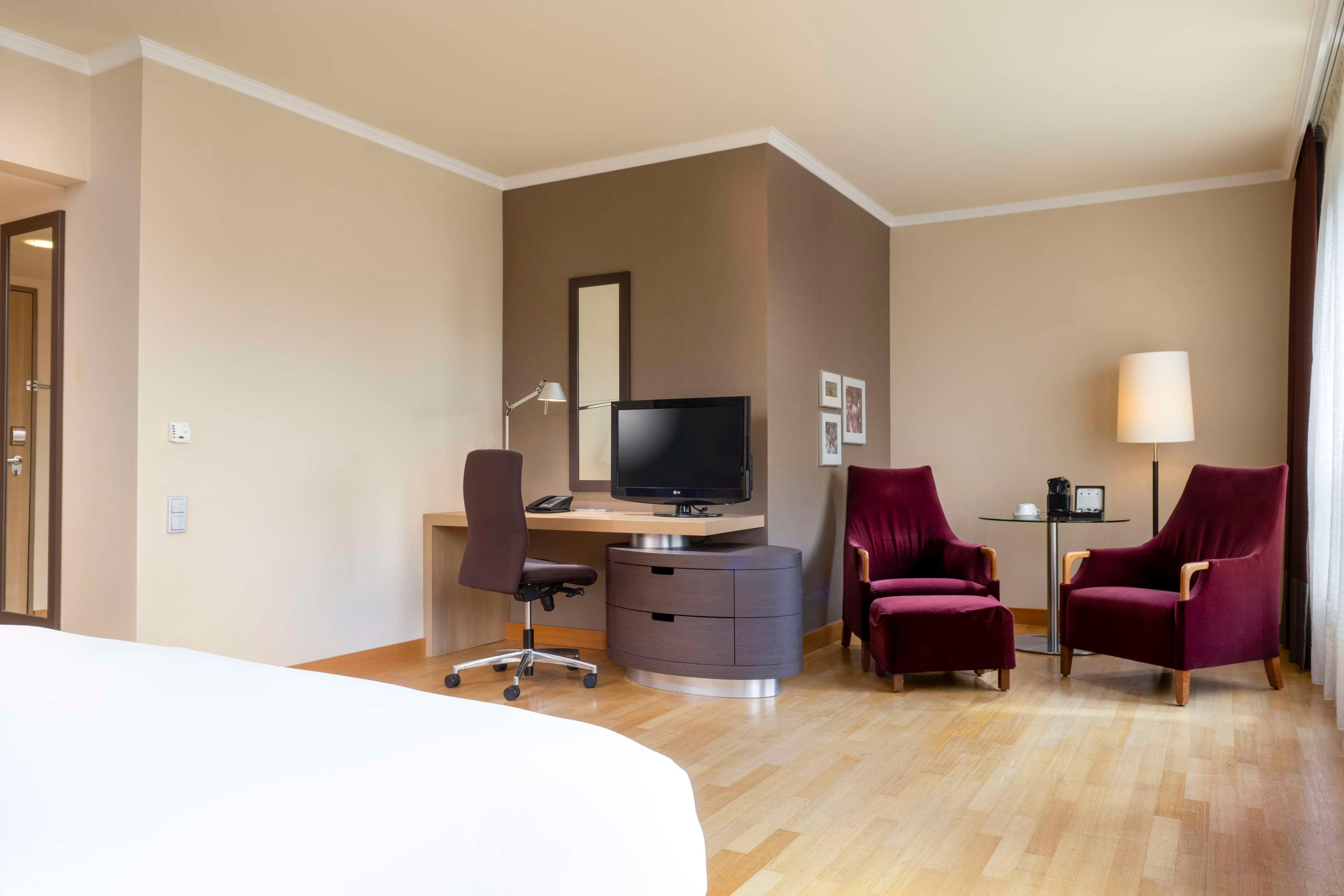 Studio King Size Bed