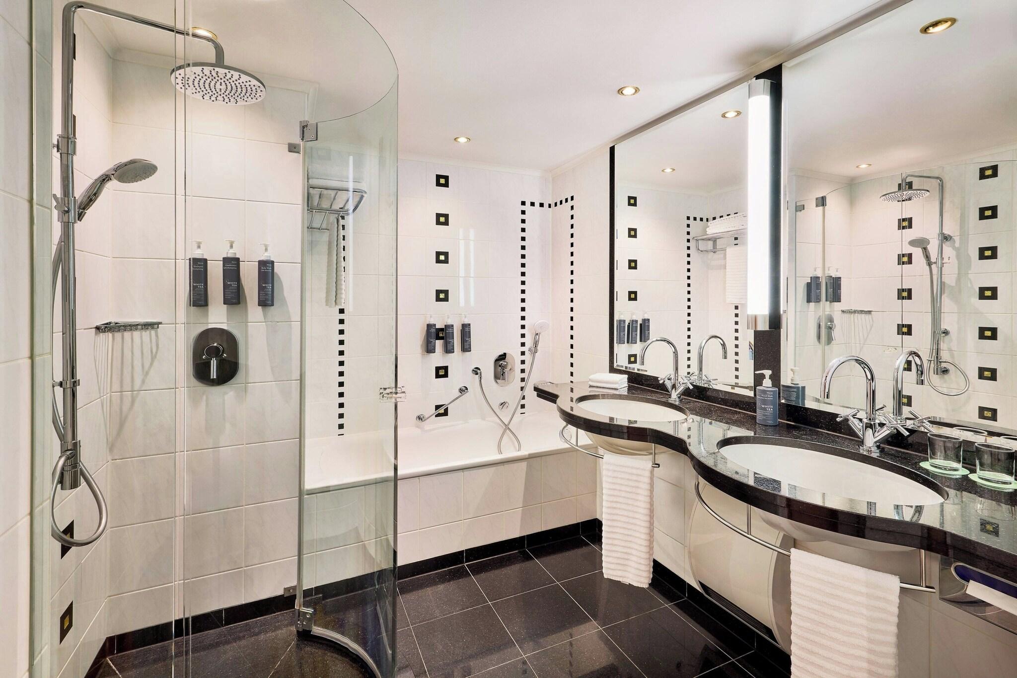 Double Club King Bed