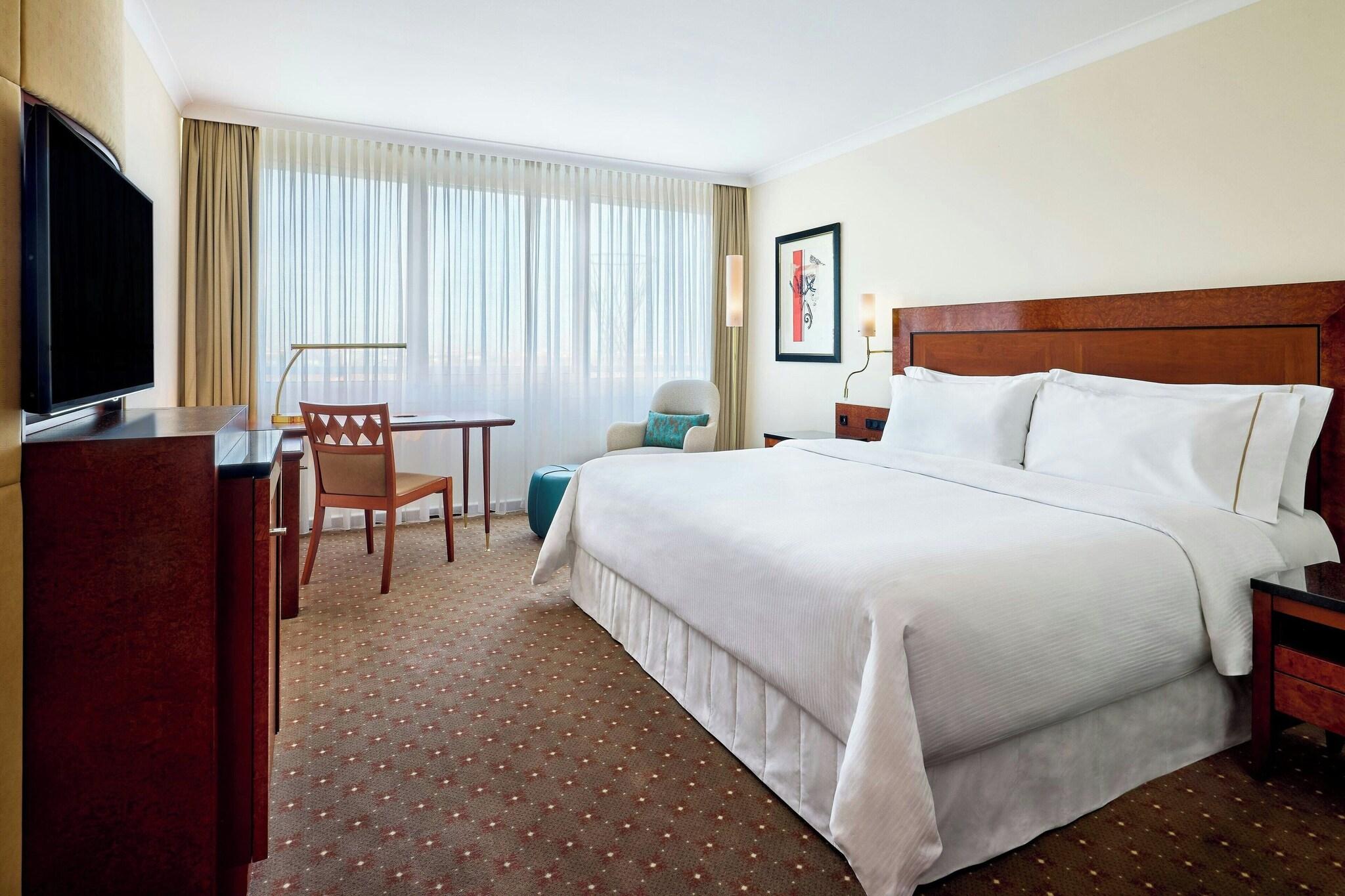 Double Deluxe King Bed