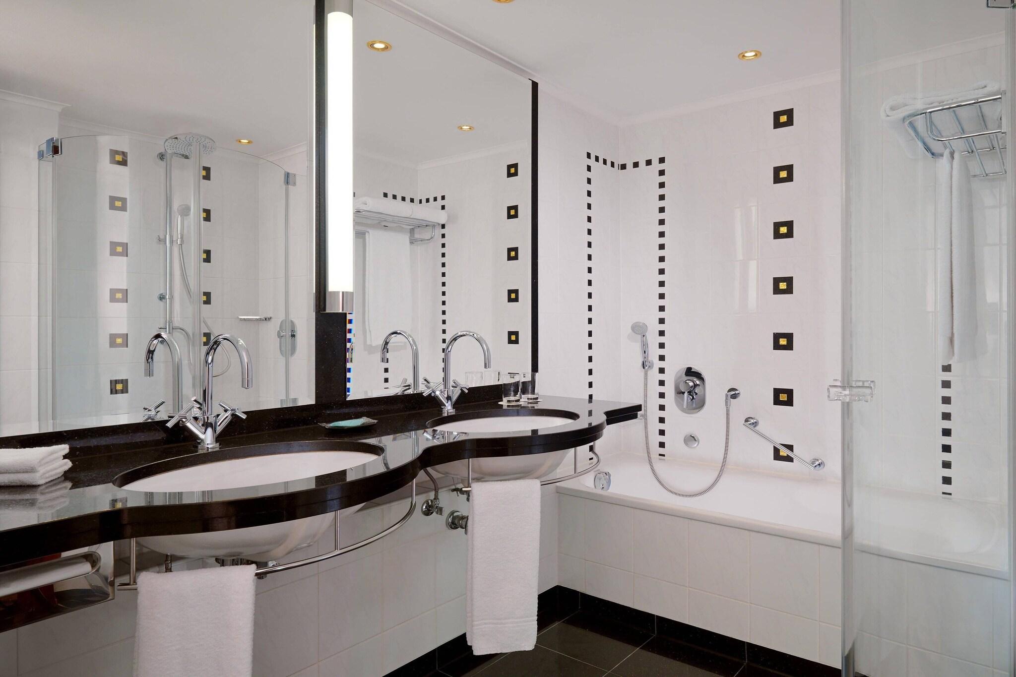 Double Deluxe Queen Bed