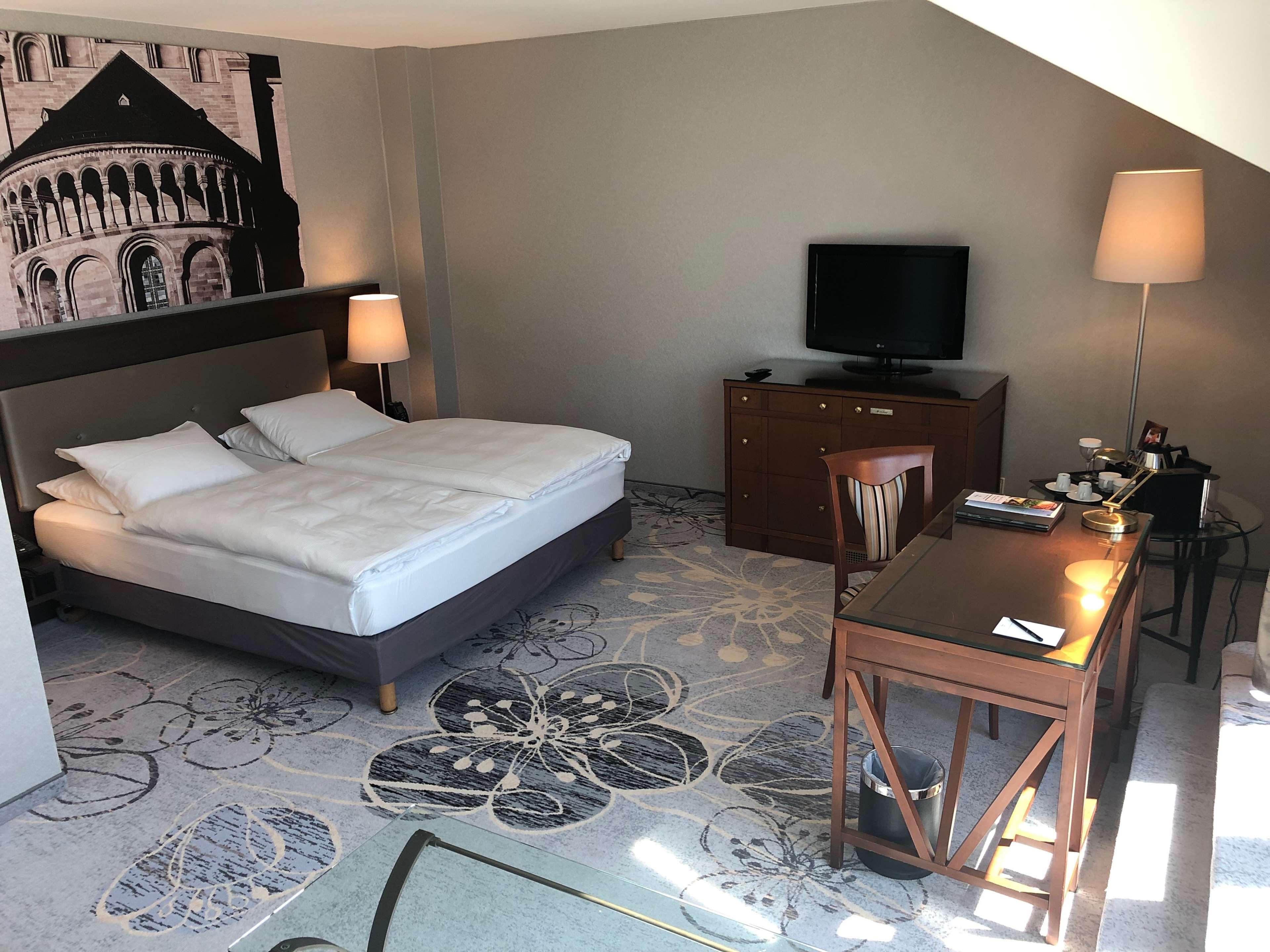 Junior Suite King Size Bed