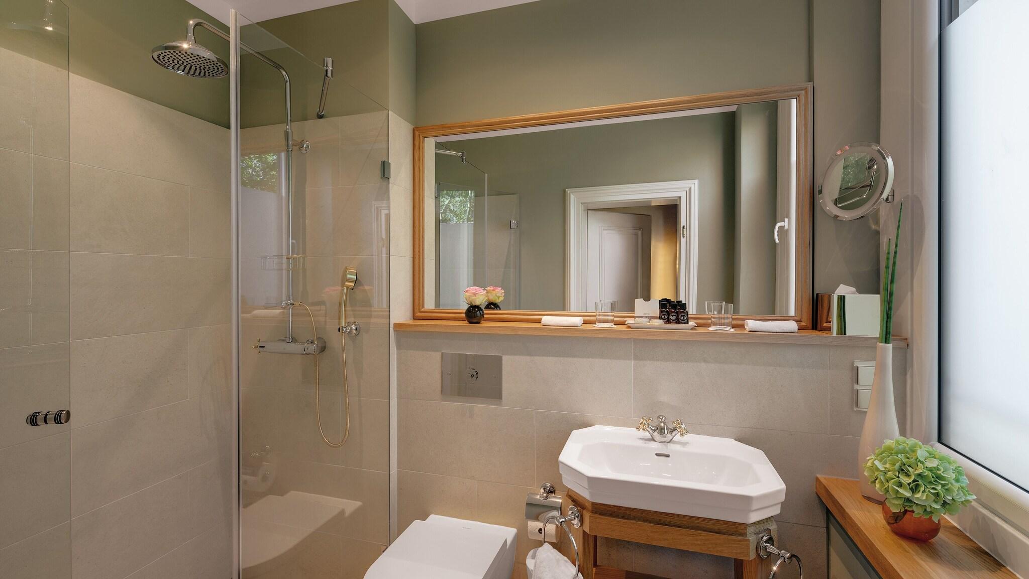 Double Deluxe King Bed