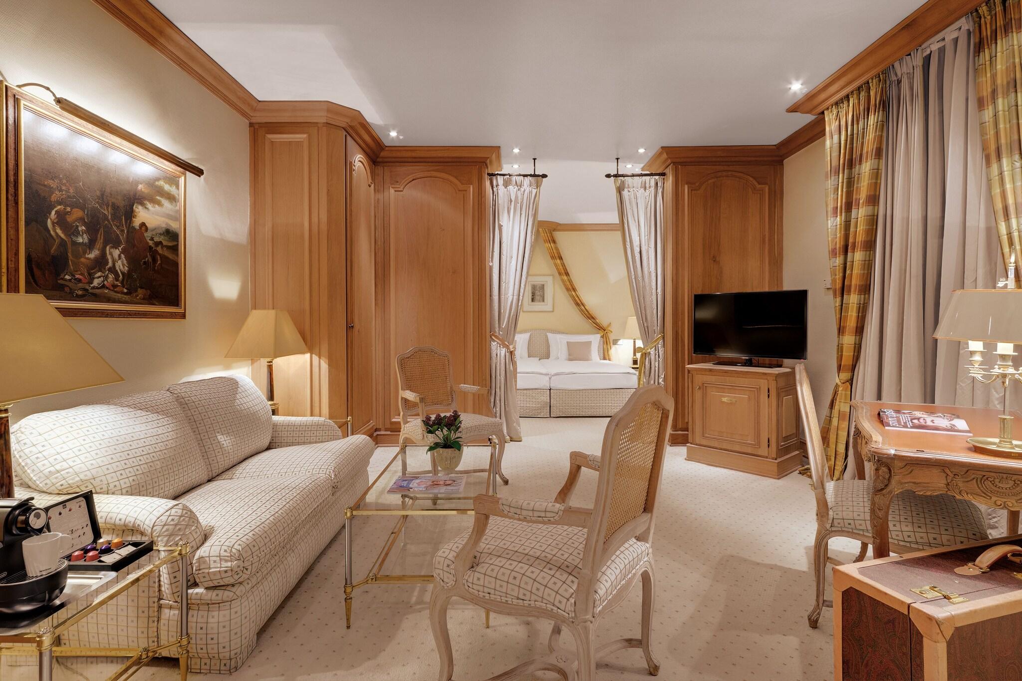 Junior Suite Classic King Bed