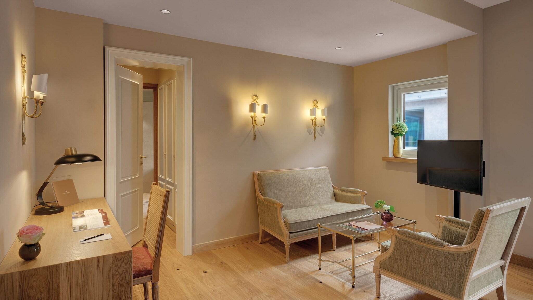 Junior Suite Deluxe King Bed