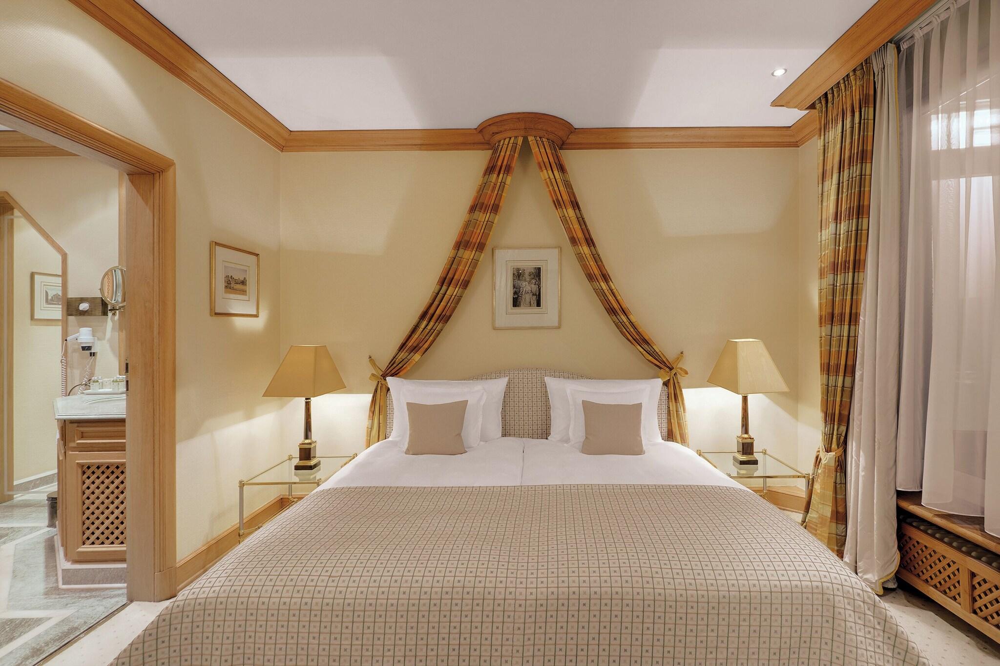 Junior Suite Deluxe King Bed