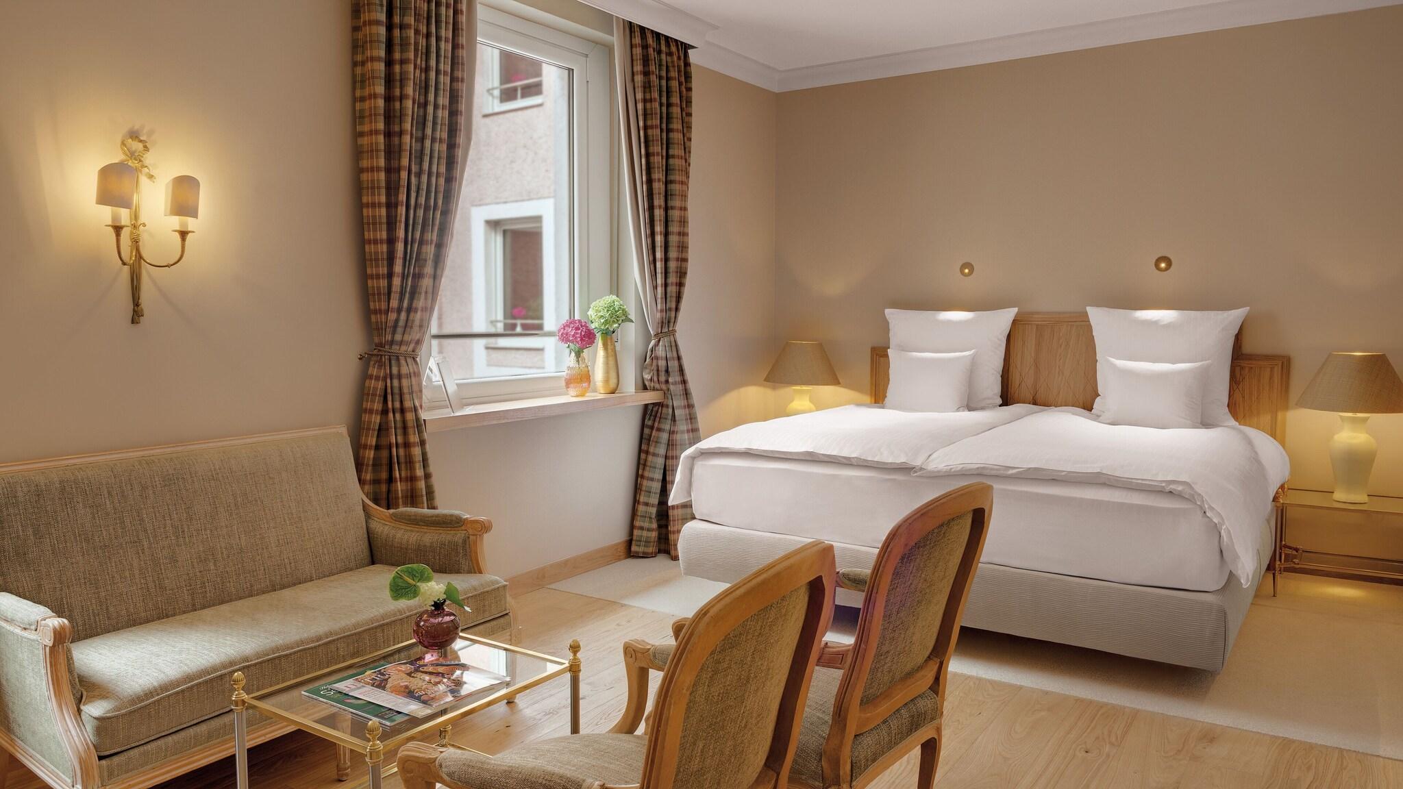 Junior Suite Deluxe King Bed