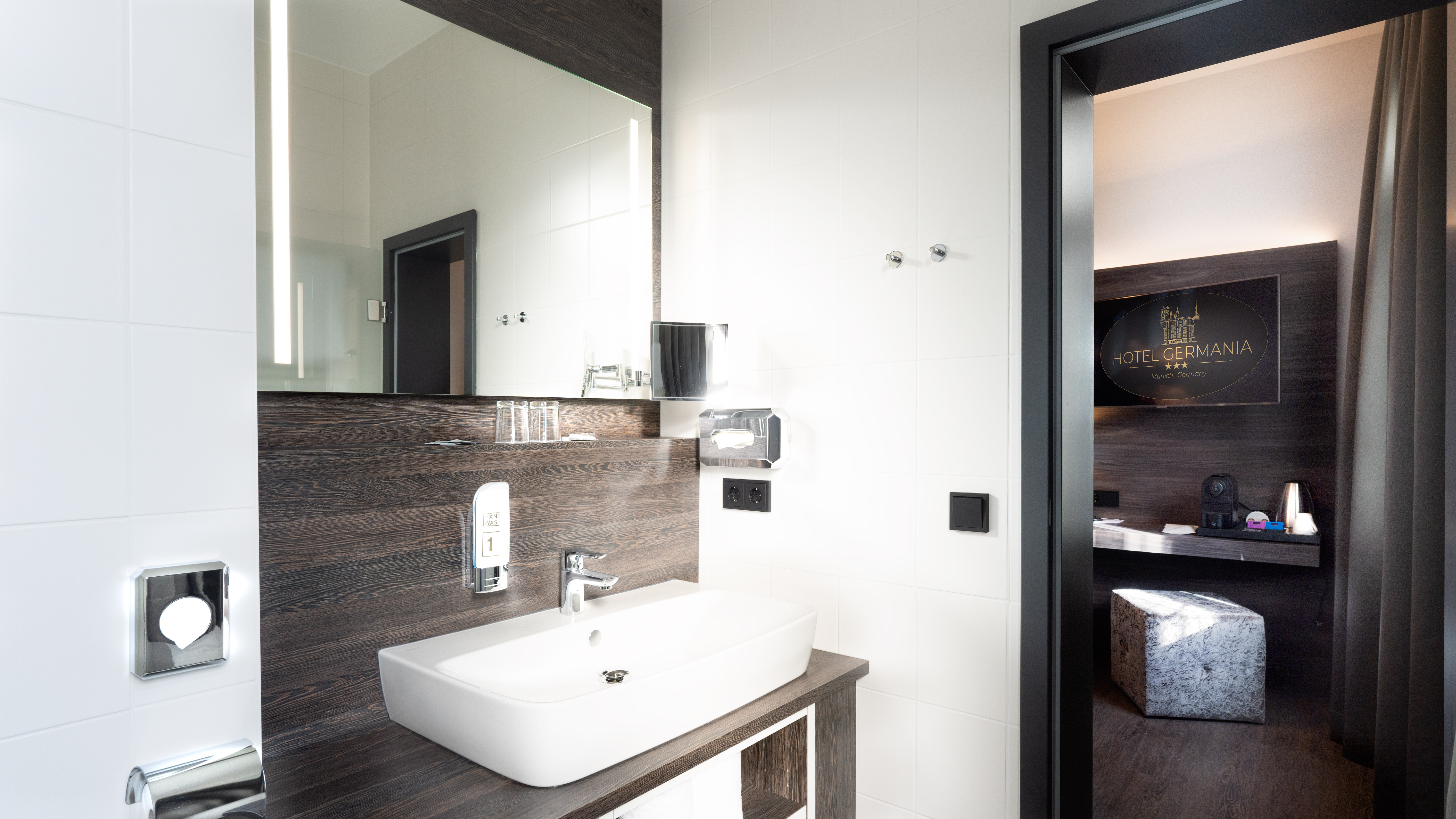 Double Deluxe One Bed