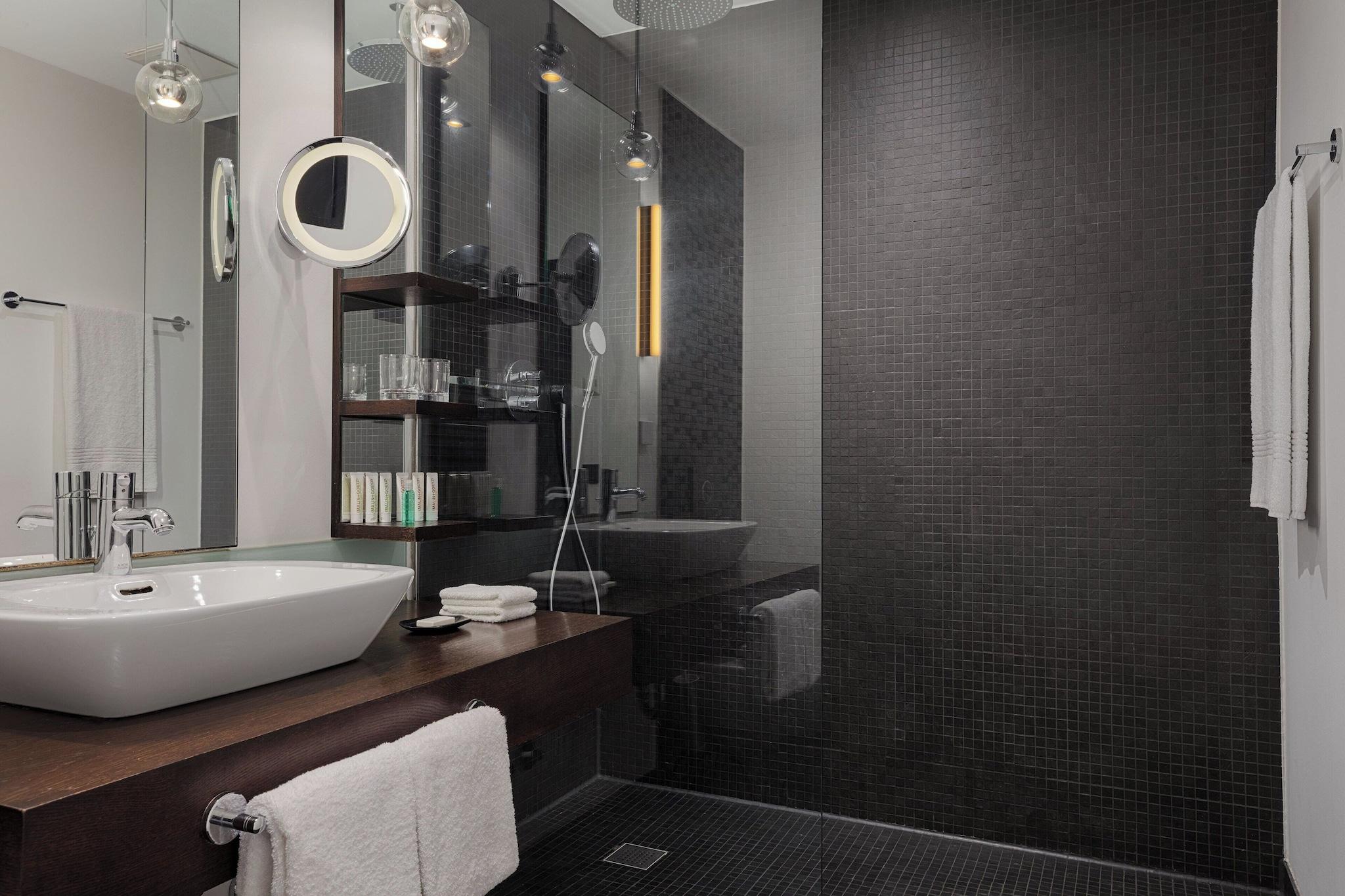 Double Queen Size Bed