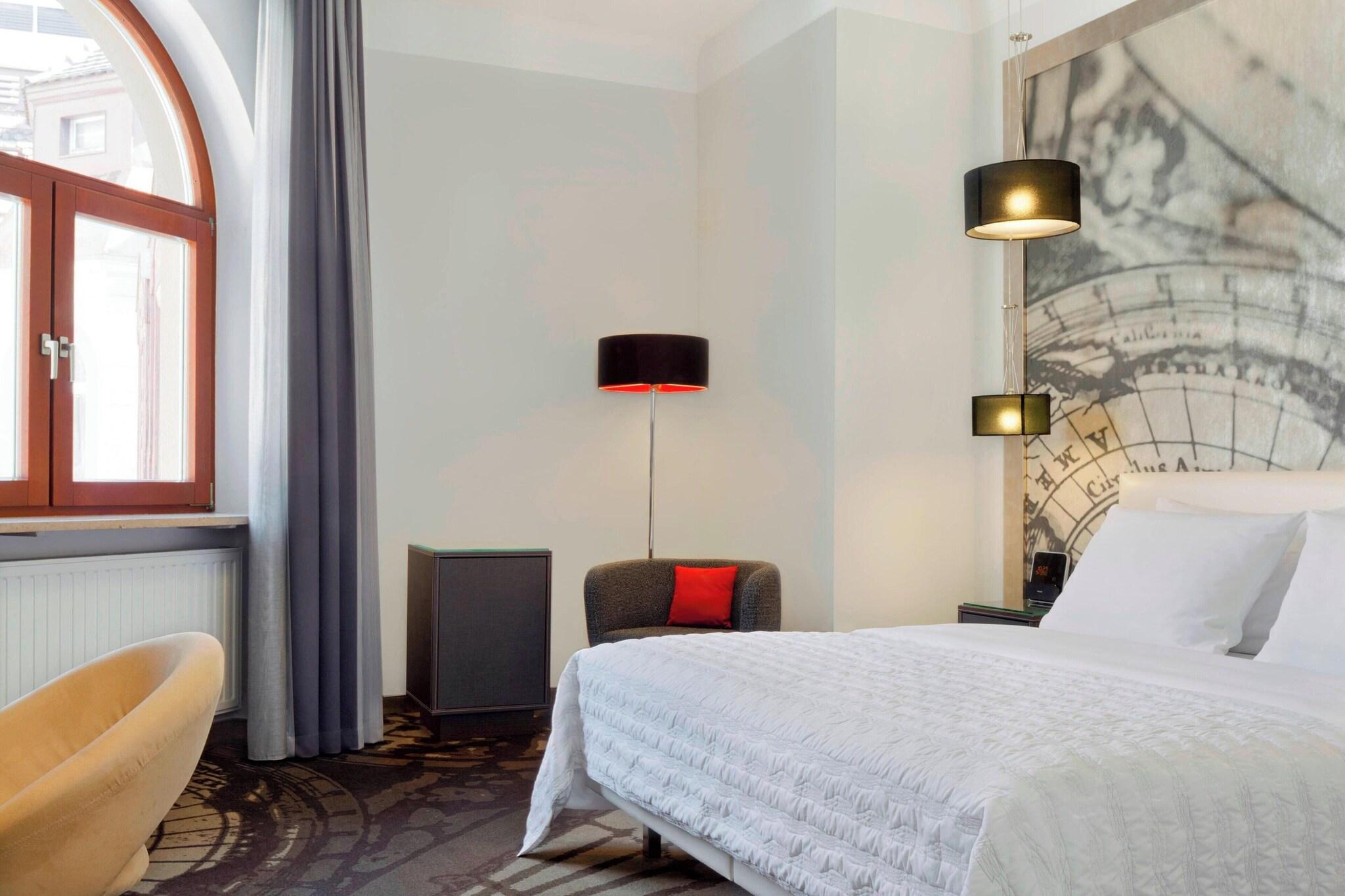 Double Deluxe King Bed