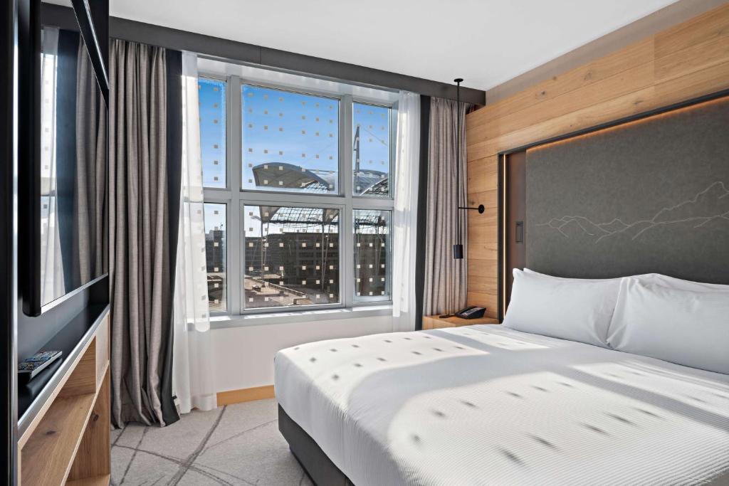 Double Guest Room King Bed