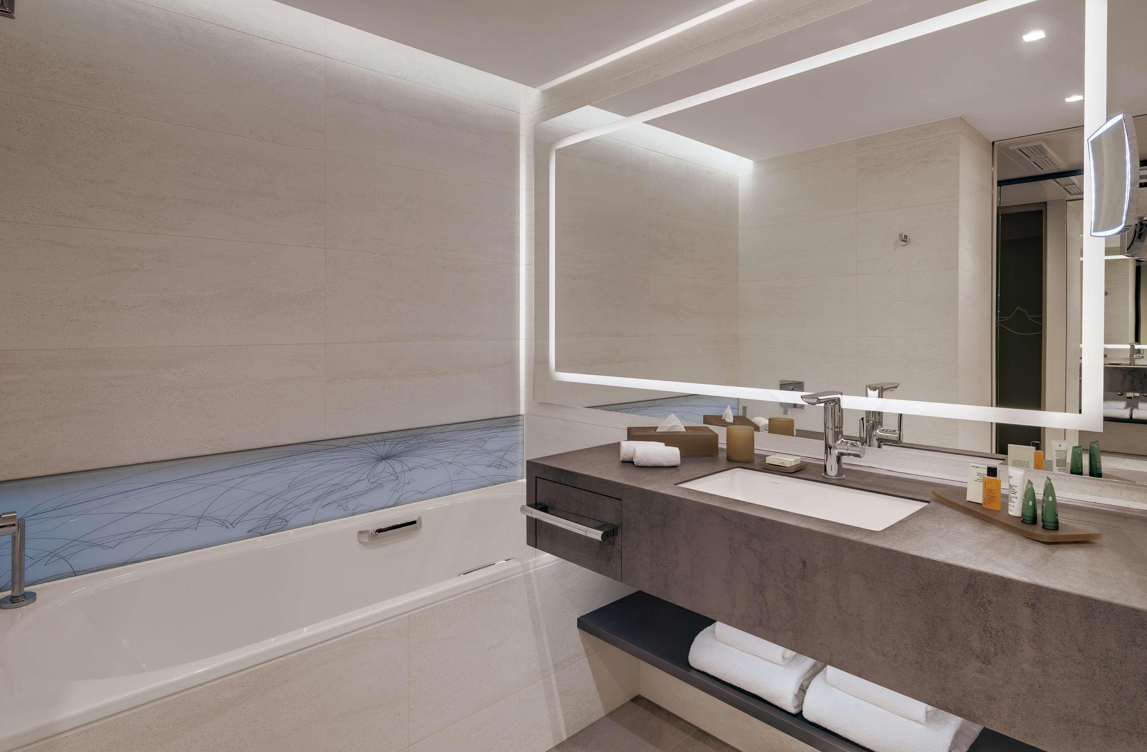 Double Deluxe King Bed