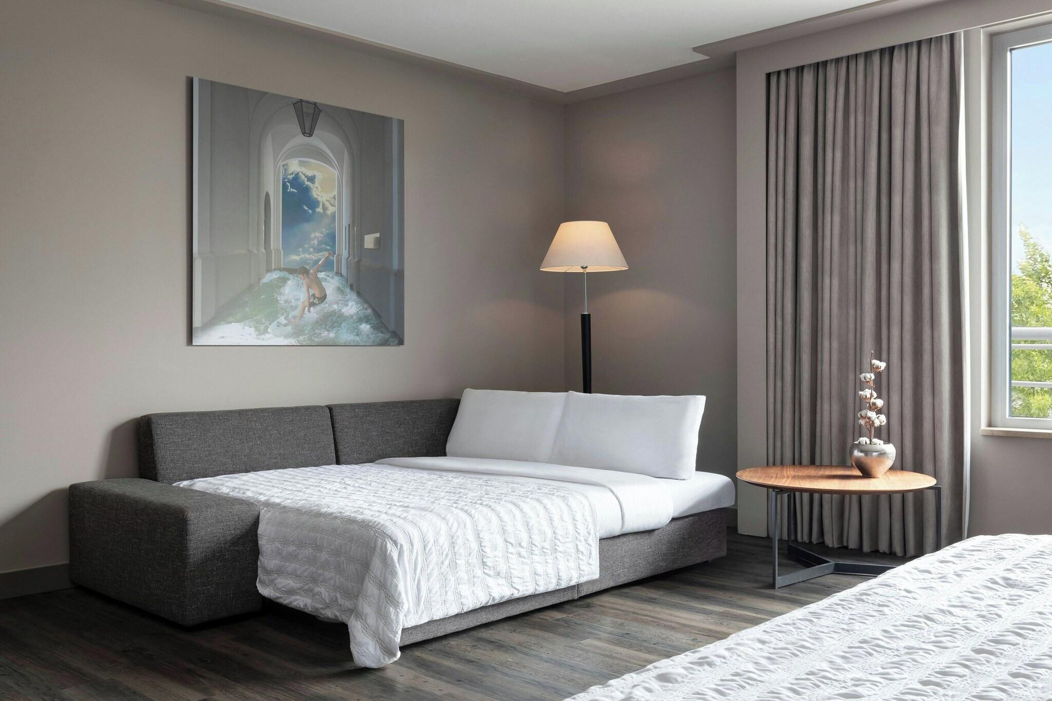 Junior Suite Garden View King Bed