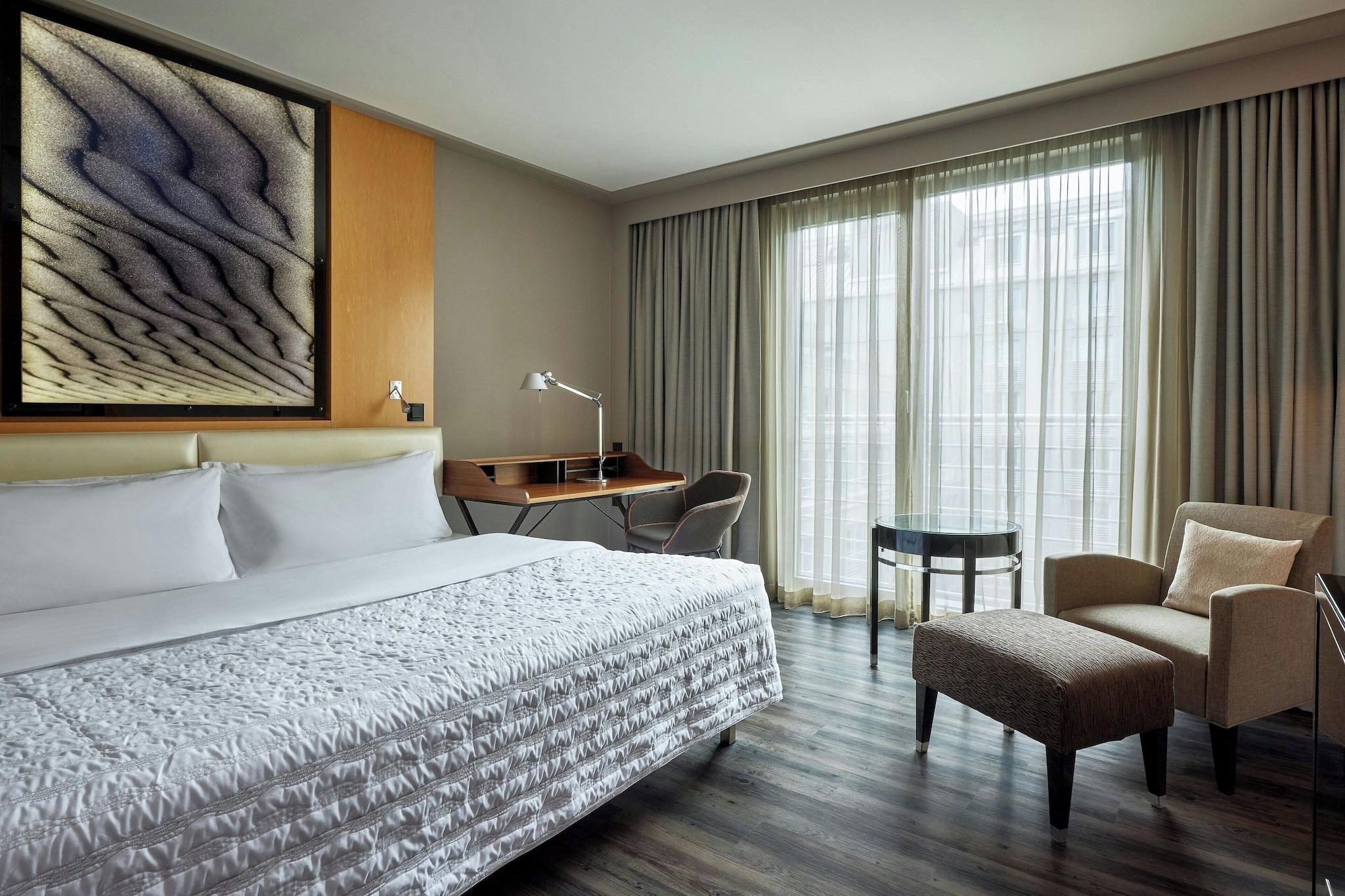 Double or Twin Superior Queen Bed