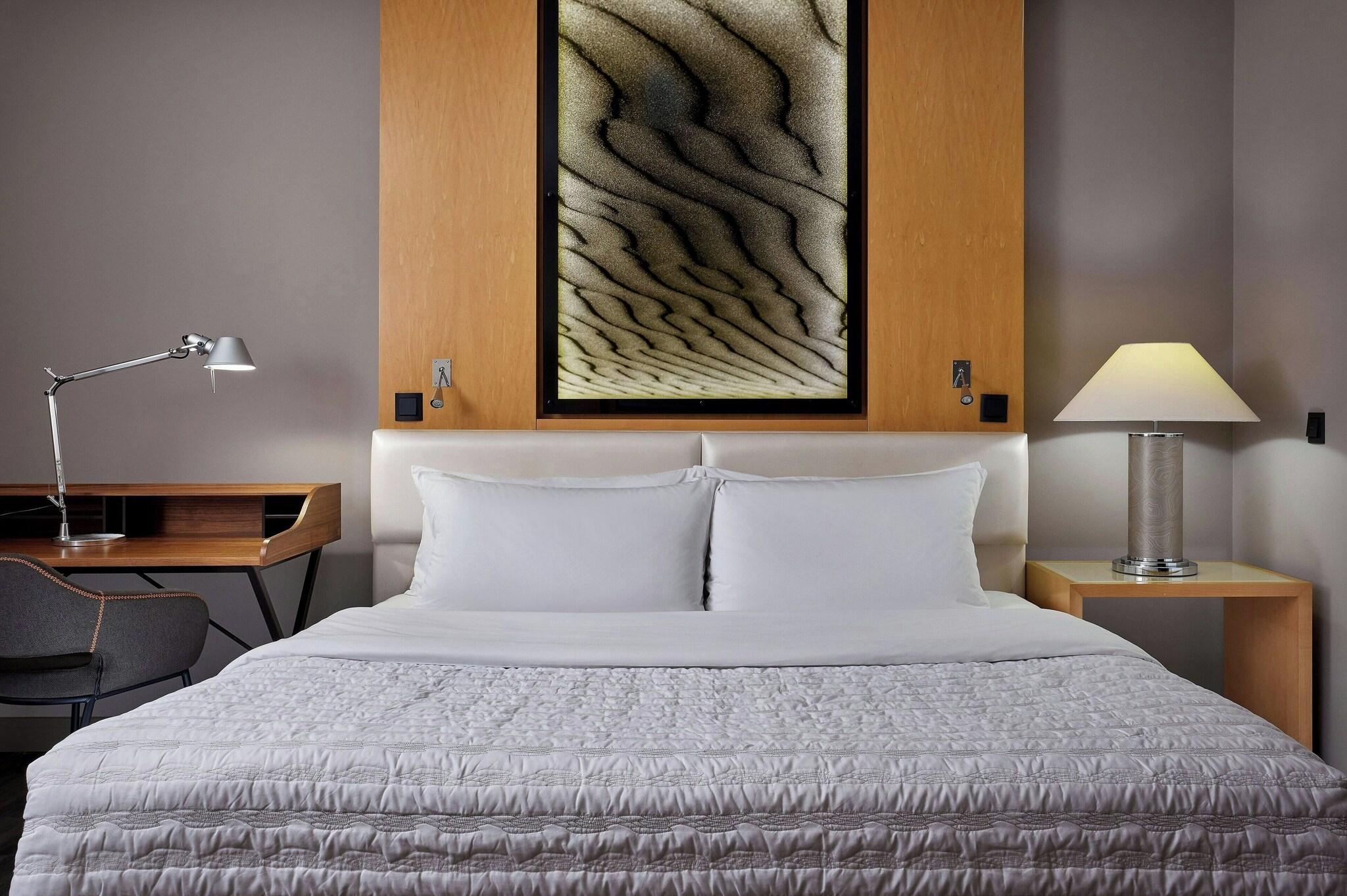 Double Deluxe King Bed