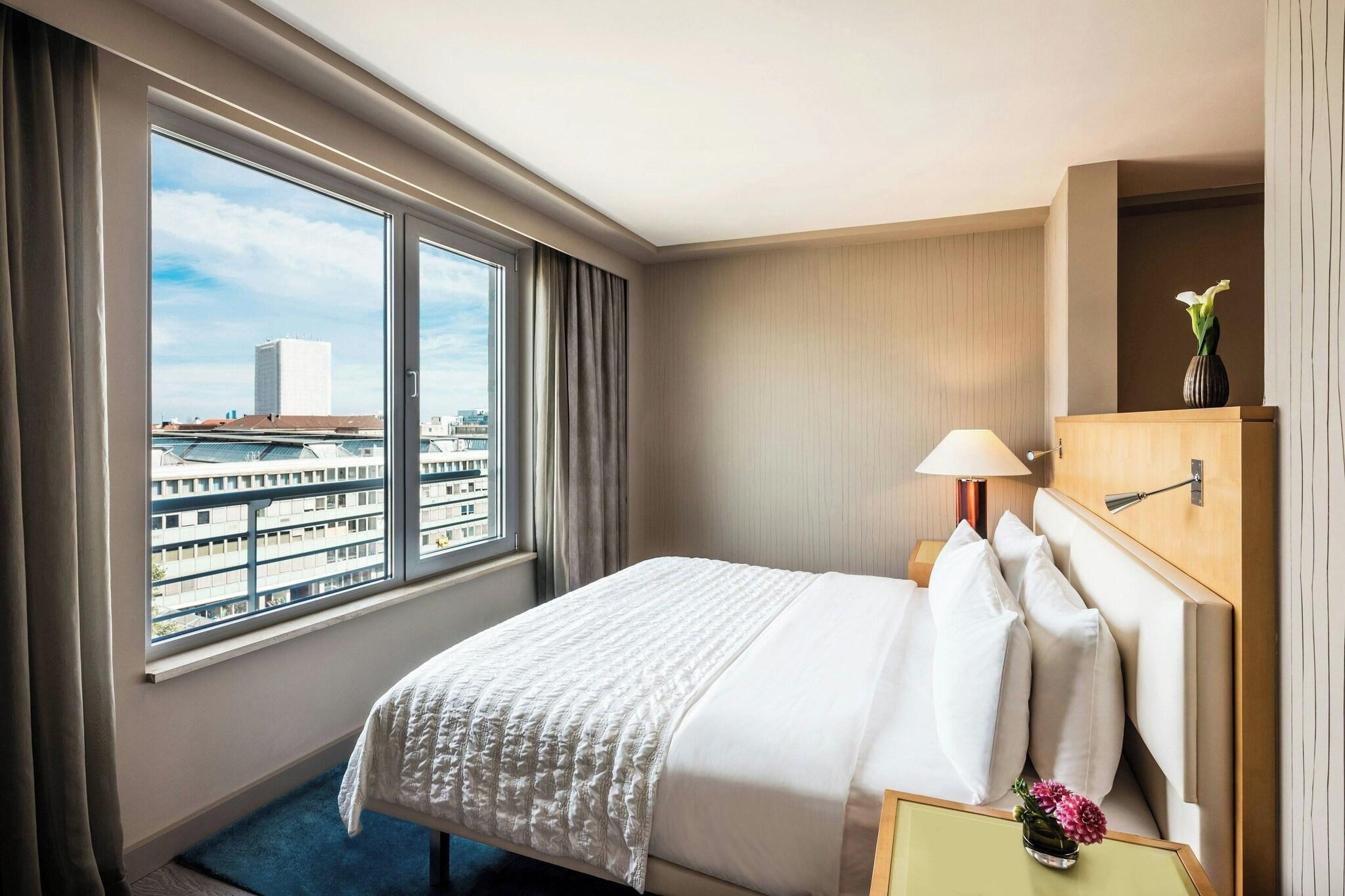 Suite Deluxe King Bed