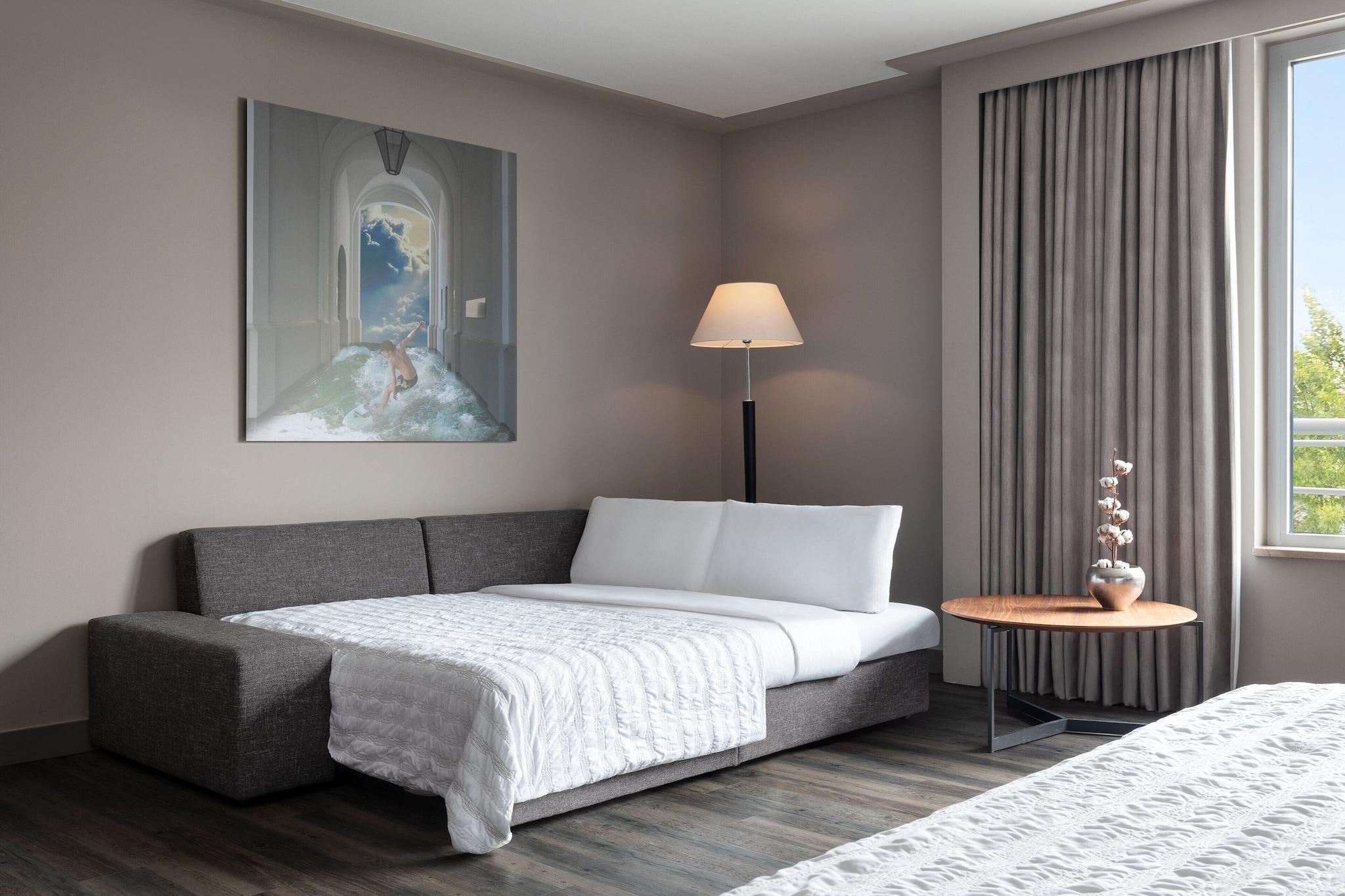 Junior Suite Garden View King Bed