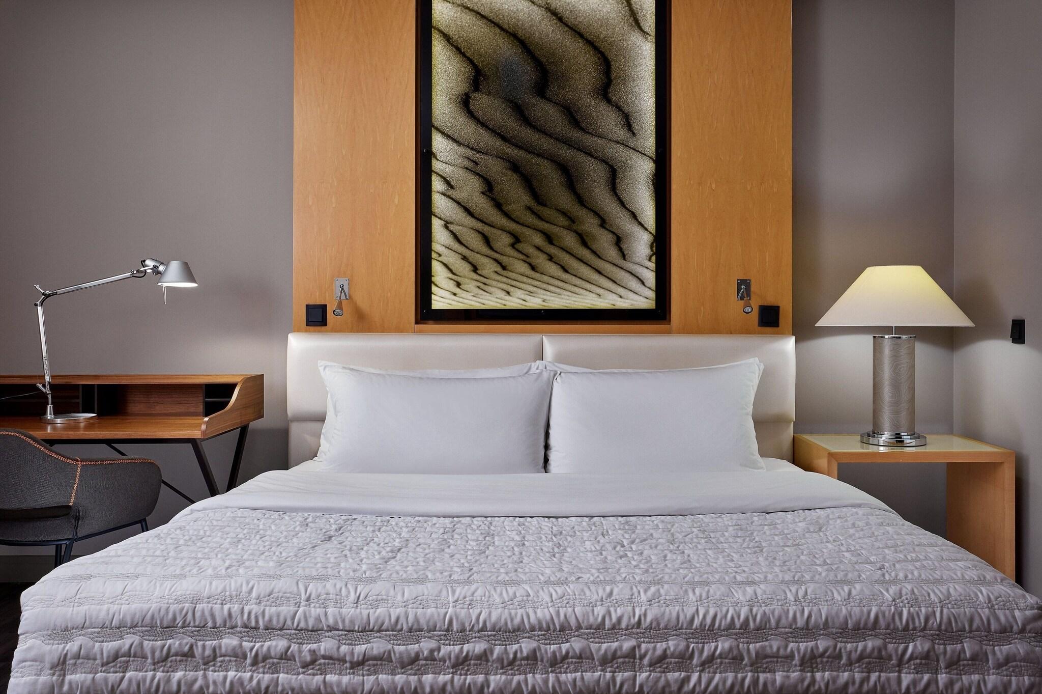 Double Deluxe City View King Bed