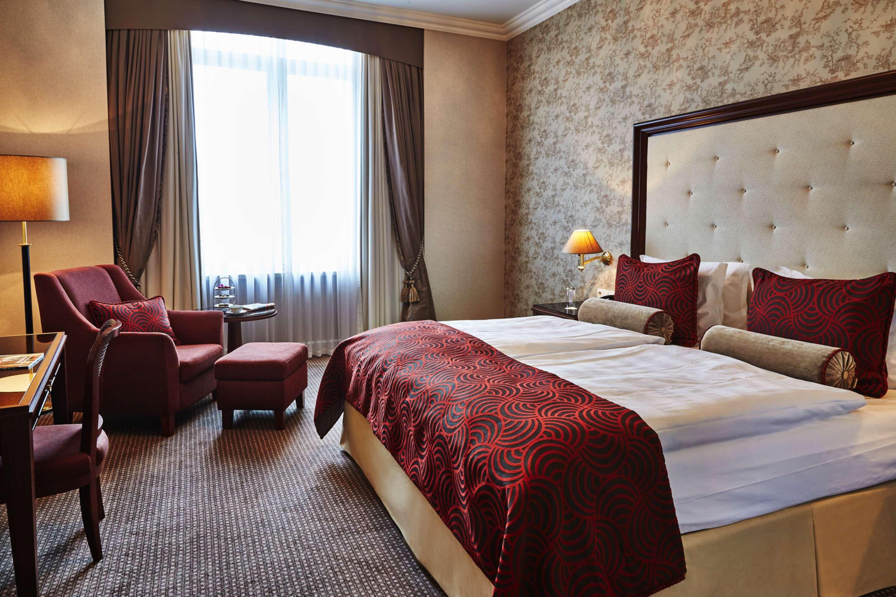 Single Superior Queen Bed