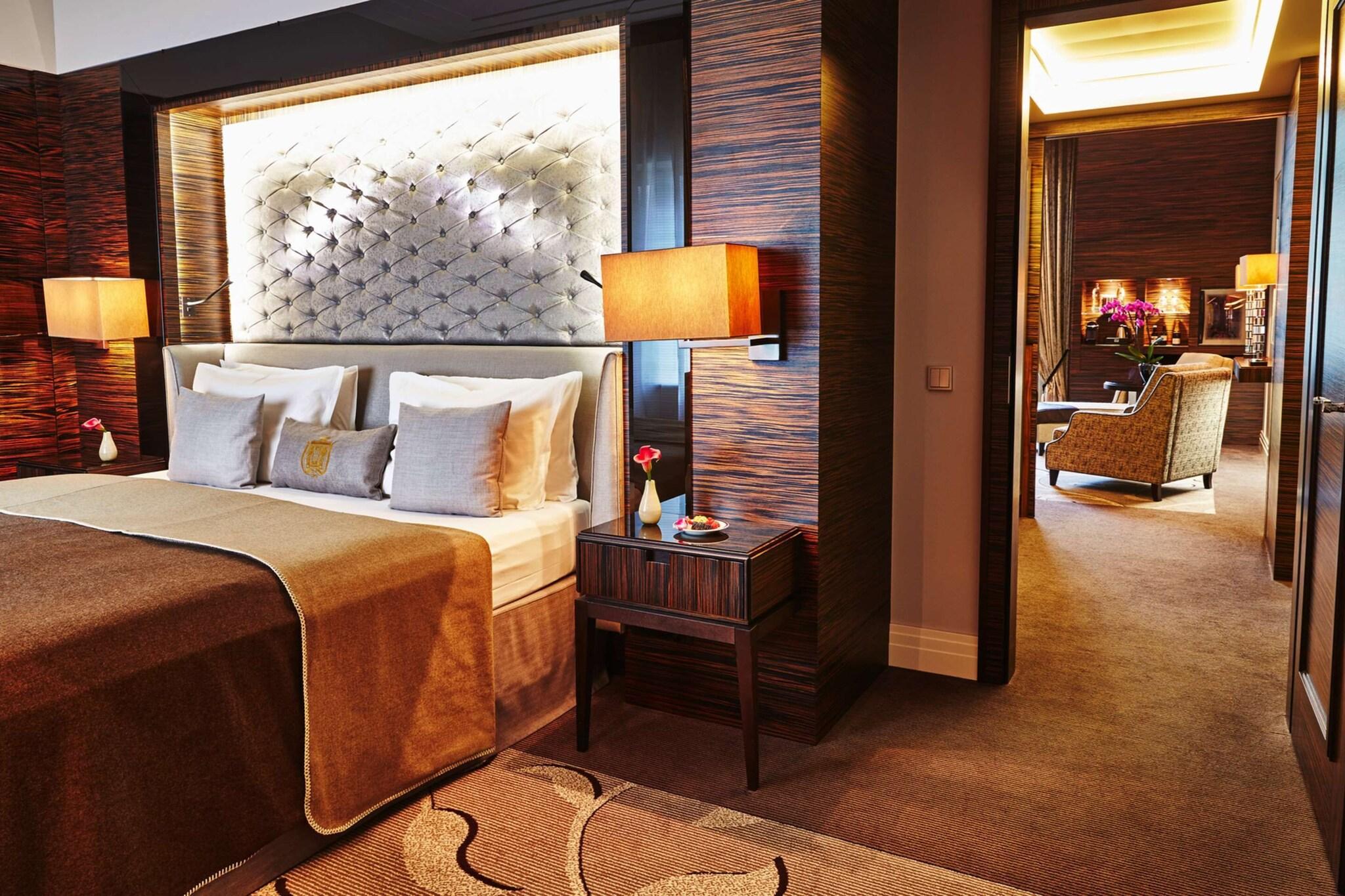 Studio King Size Bed