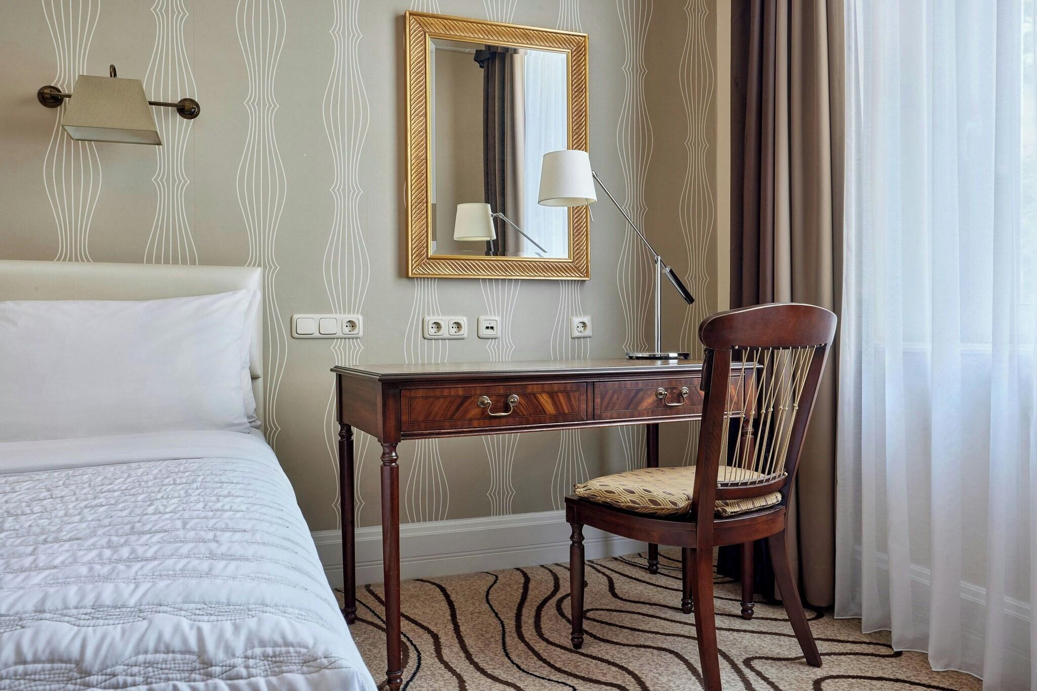 Junior Suite King Size Bed