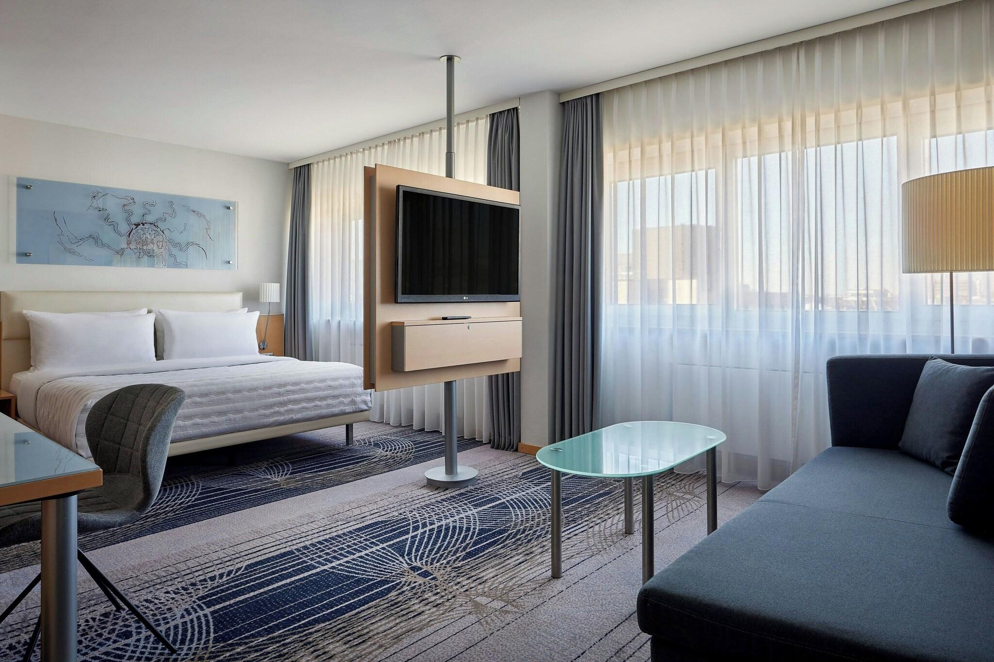 Double Deluxe King Bed