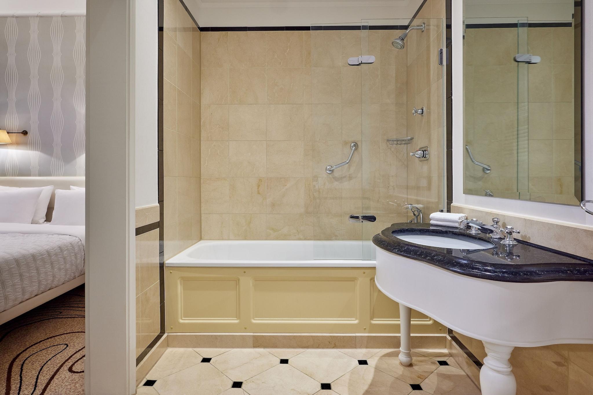 Junior Suite King Size Bed