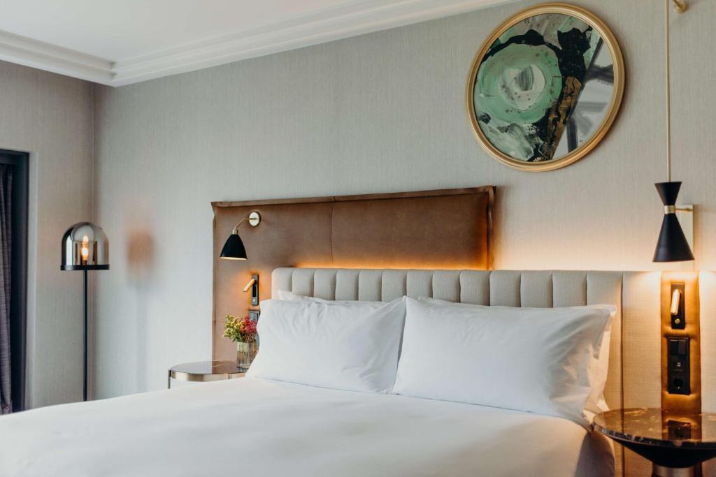 Double Deluxe King Bed