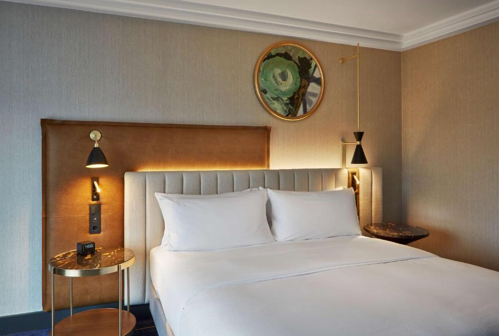 Double Deluxe King Bed