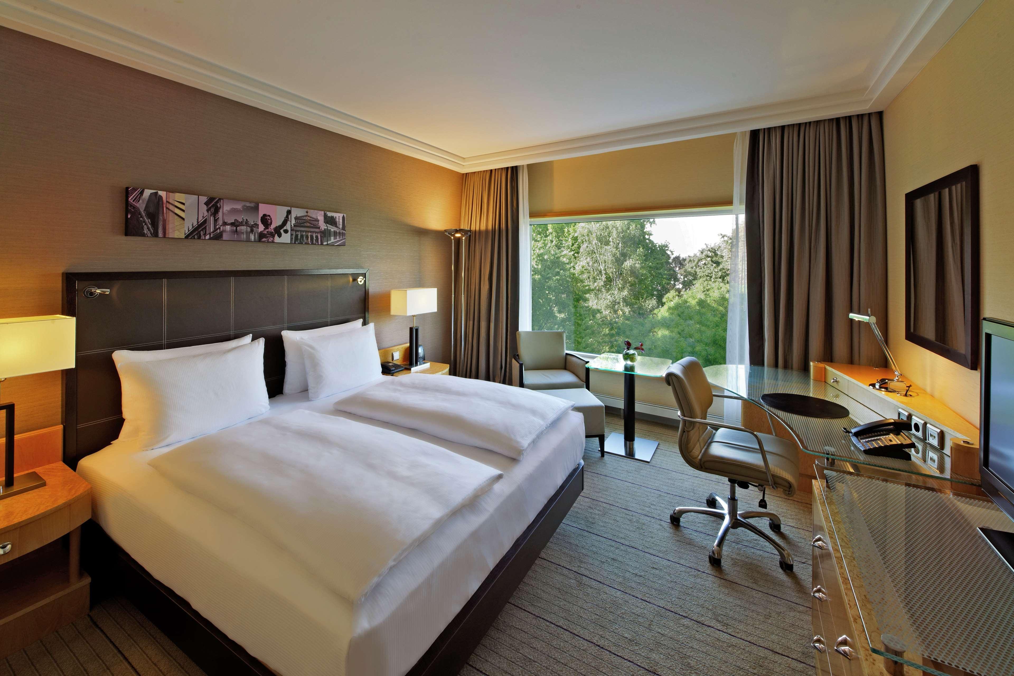 Double Guest Room King Bed